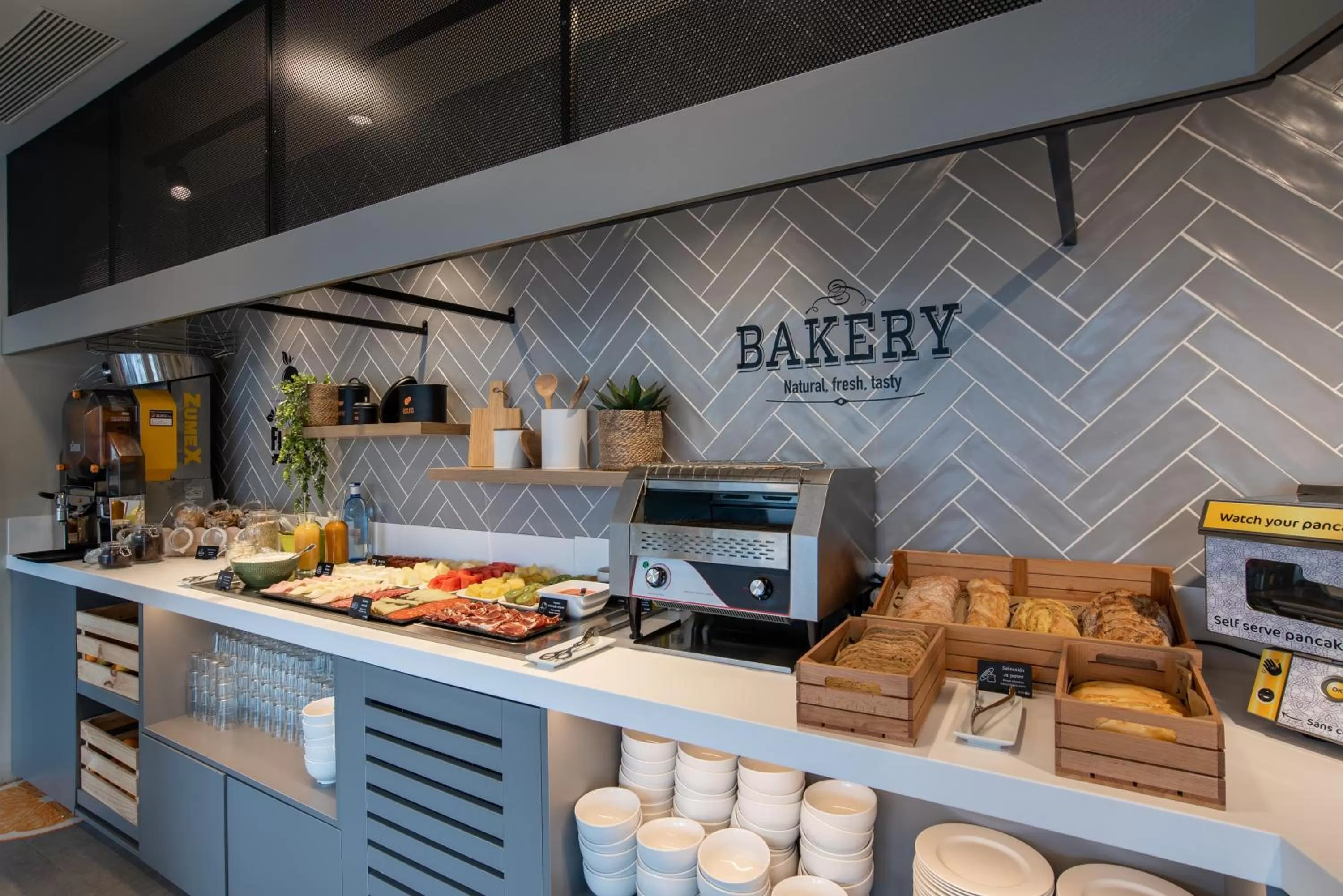 Buffet breakfast in Hotel Bed4U Santander