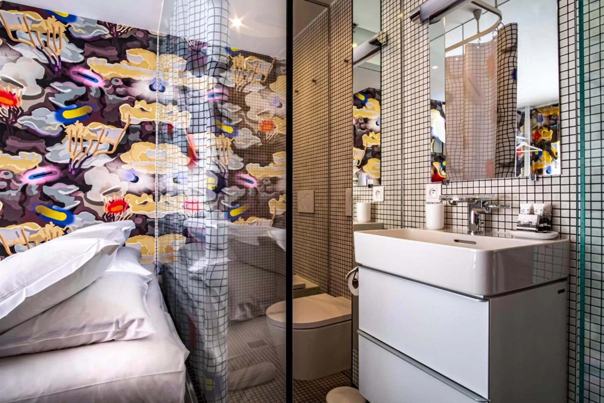 Bathroom in Hôtel La Reine Jane