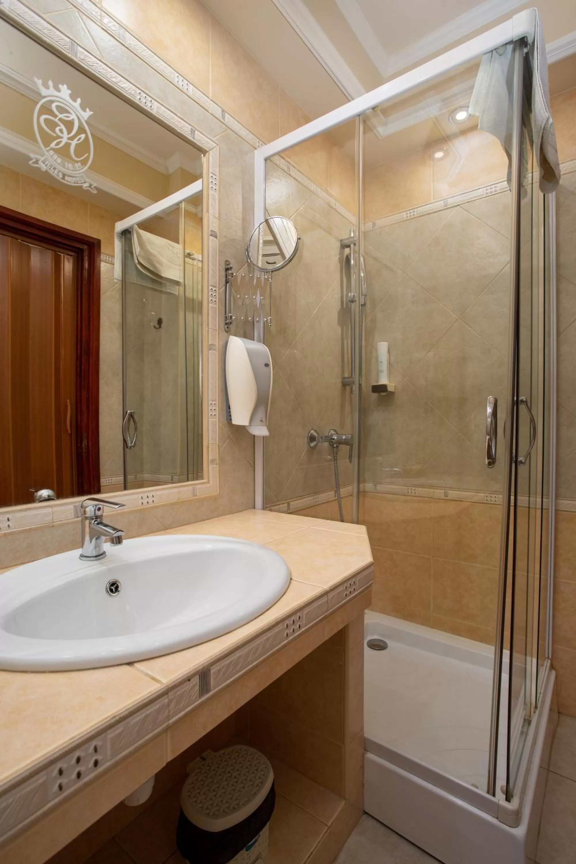 Bathroom in Illés Hotel