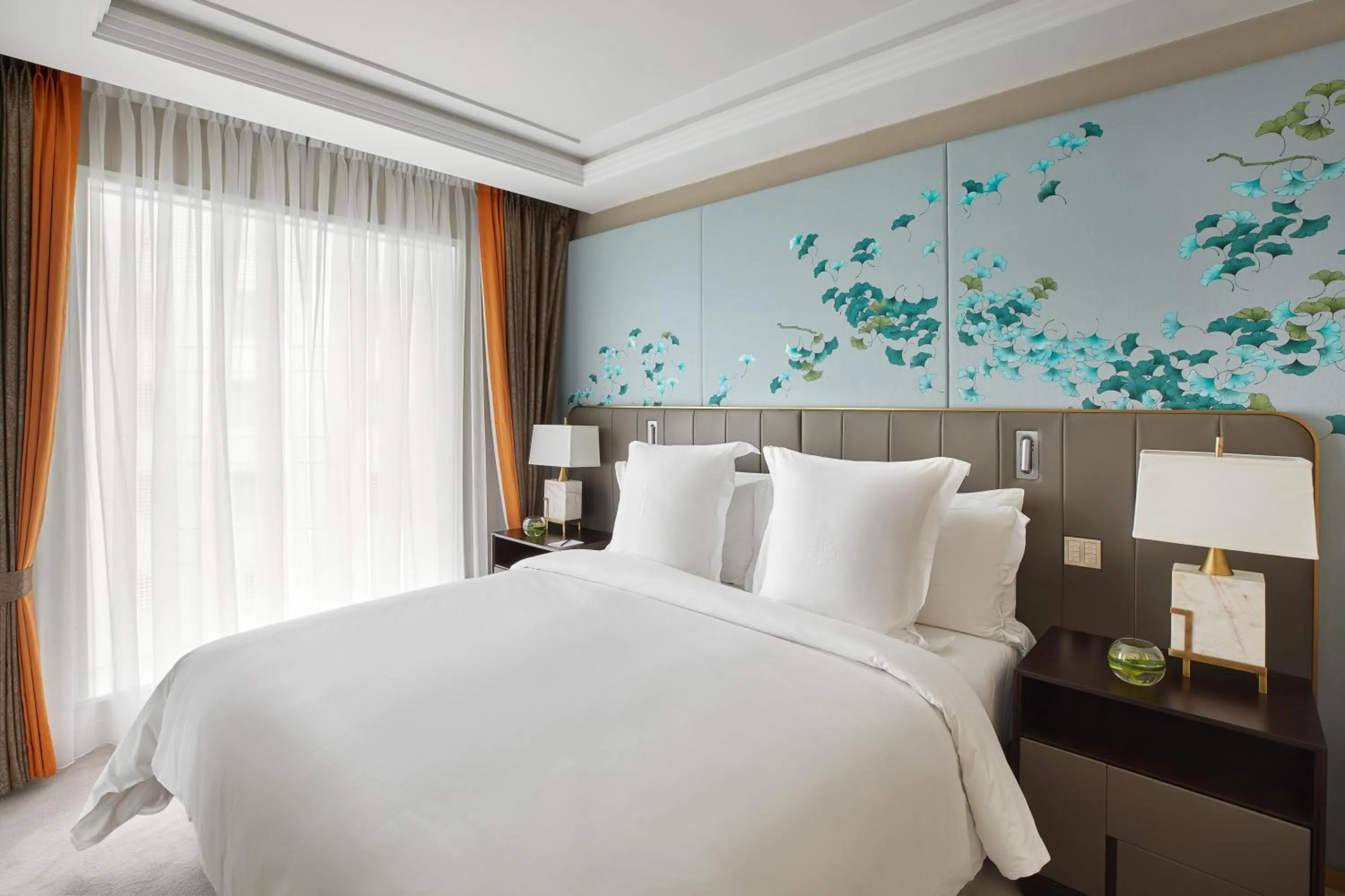 Bedroom, Bed in Four Seasons Hotel London at Tower Bridge