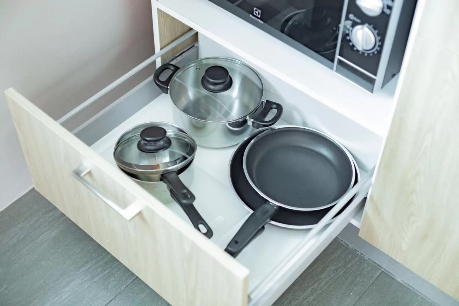 Kitchen or kitchenette in THE BEACH CHA AM Suites