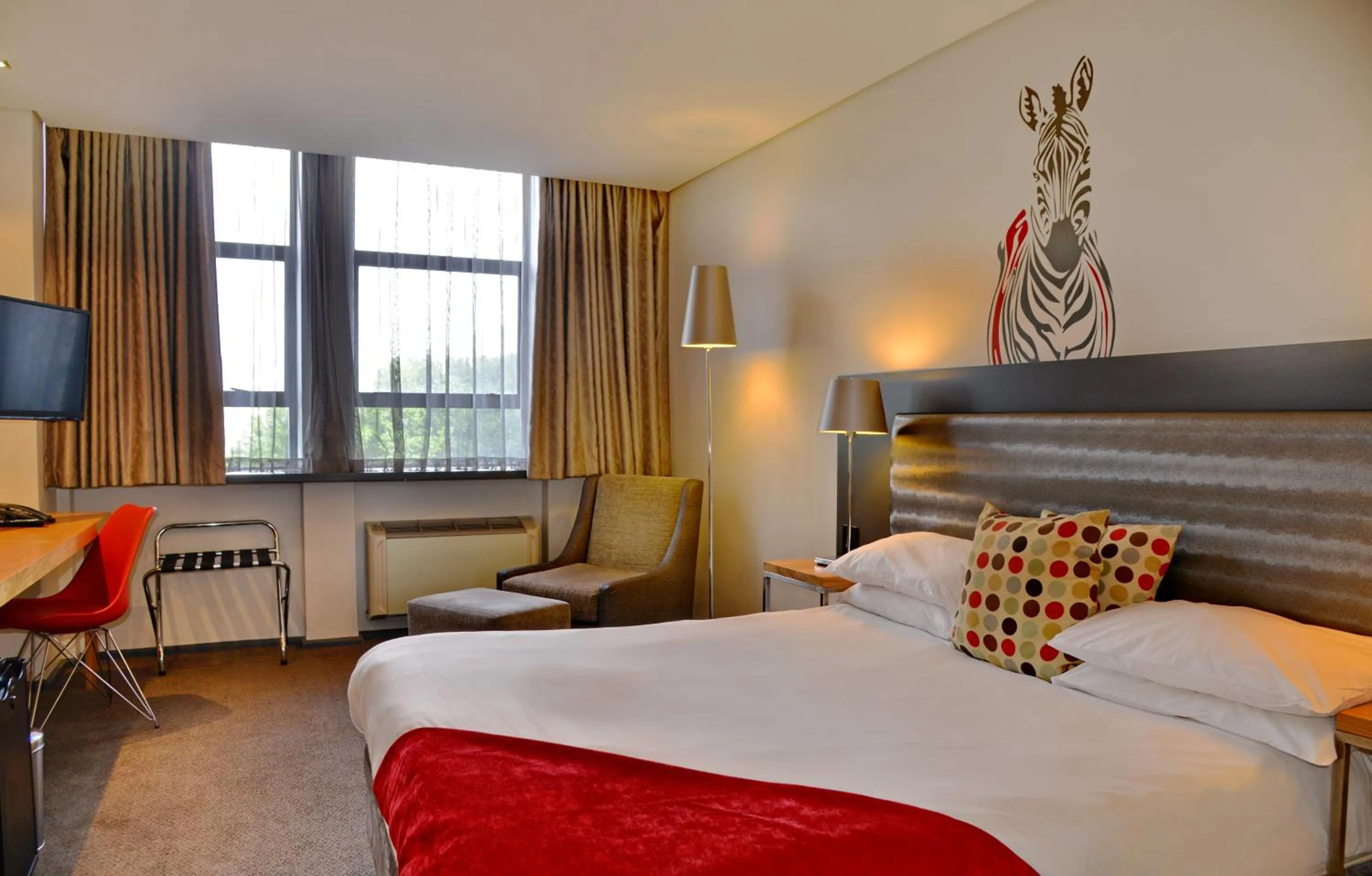 Bedroom, Bed in Fountains Hotel