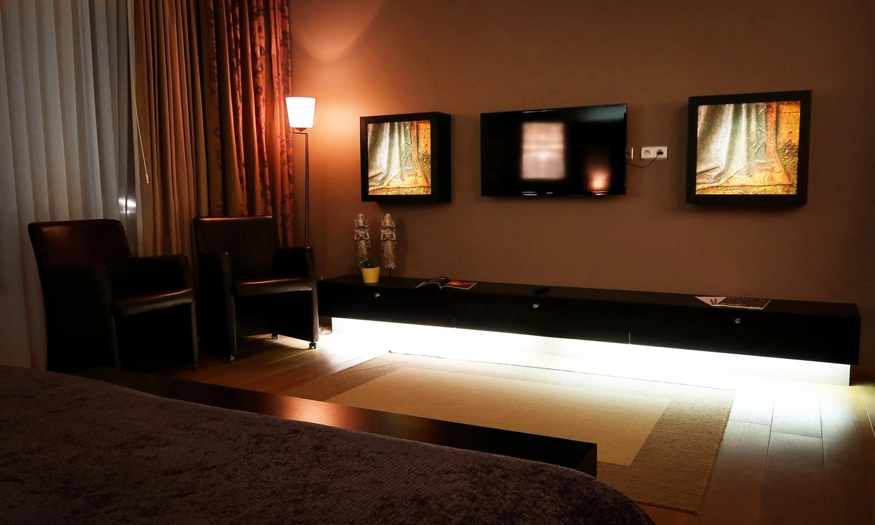 Bedroom in Hotel Van Eyck