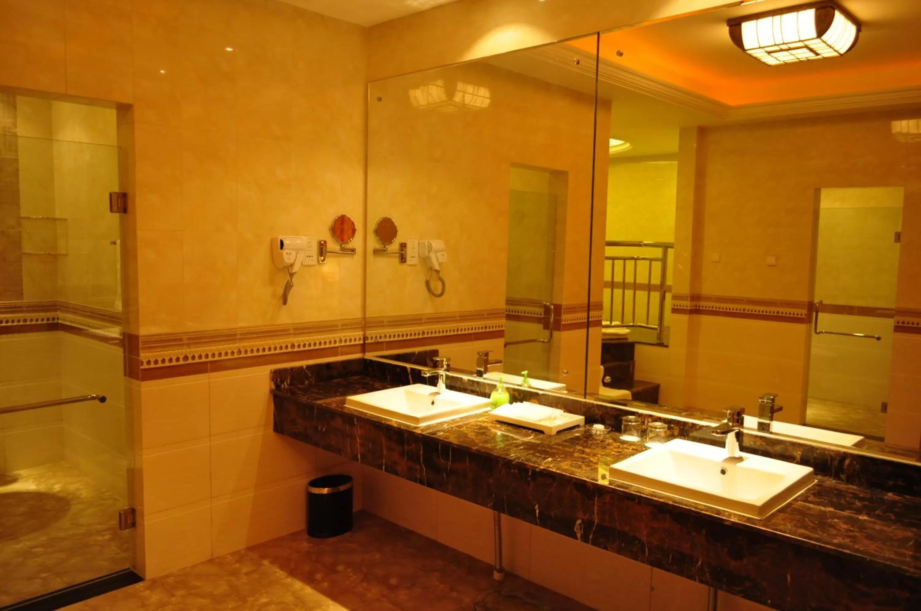 Bathroom in Sogecoa Golden Peacock