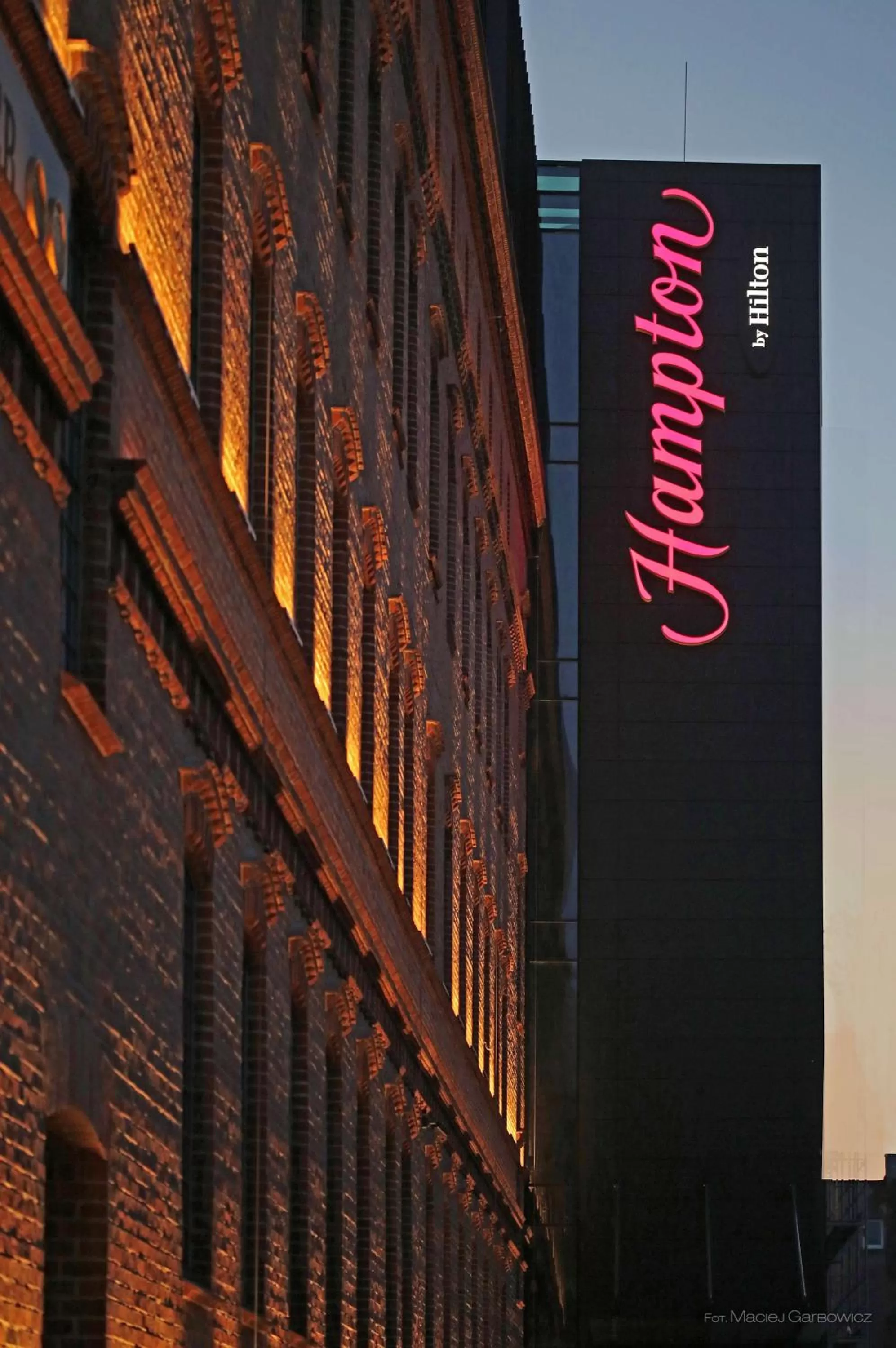 Property building in Hampton By Hilton Kalisz