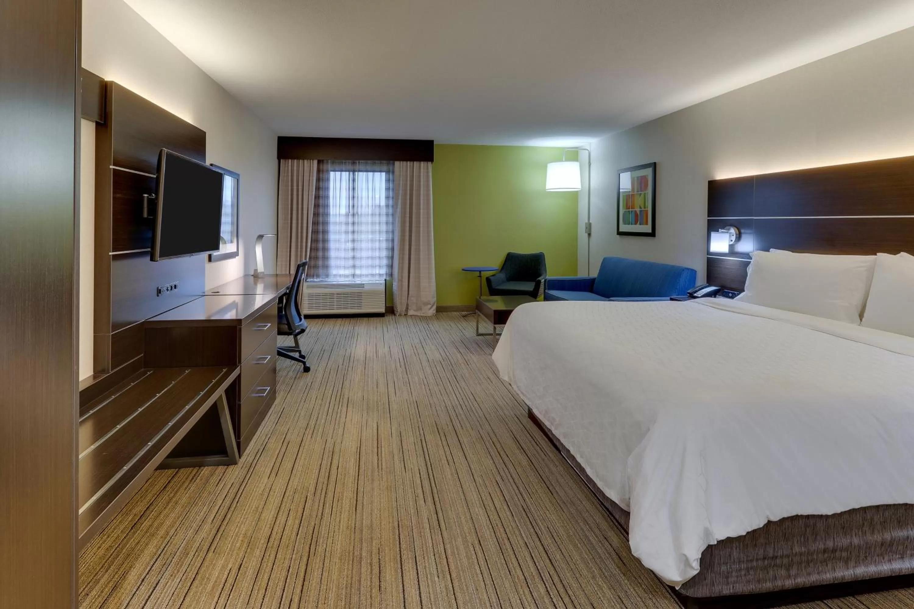 Photo of the whole room, Bed in Holiday Inn Express & Suites Troy by IHG