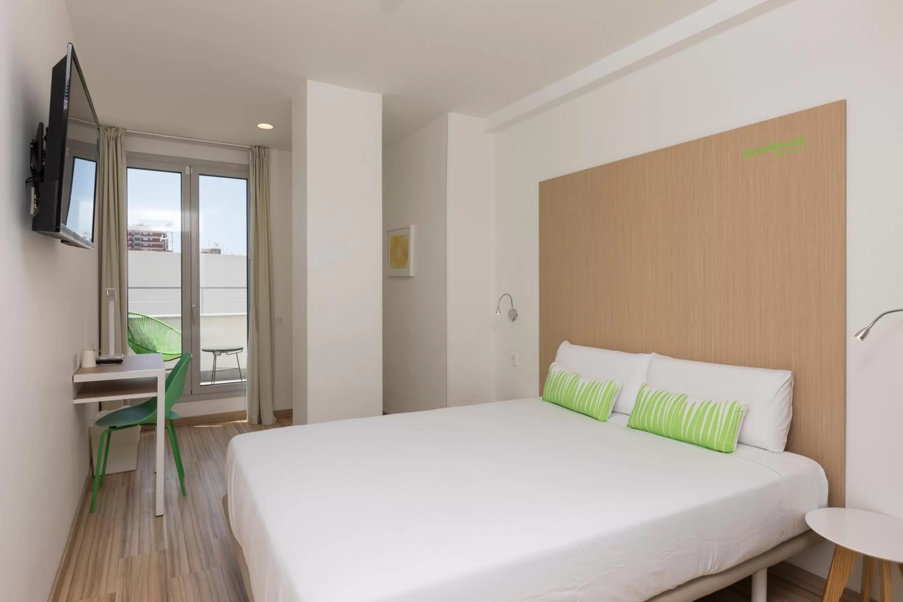 Balcony/Terrace, Bed in SmartRoom Barcelona