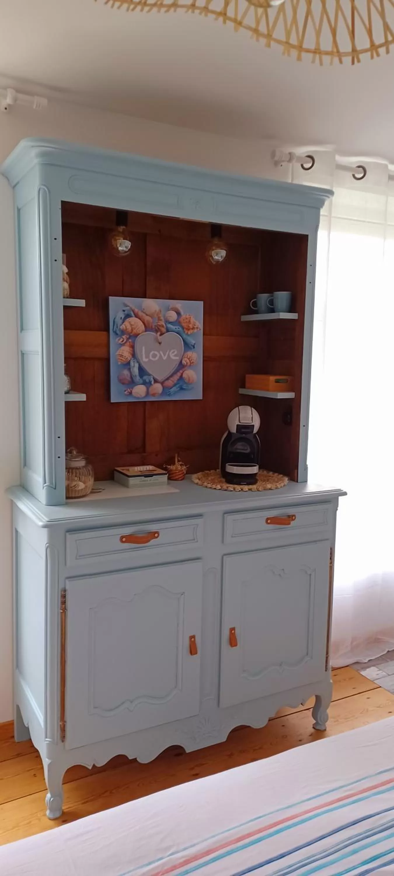 Coffee/tea facilities, TV/Entertainment Center in La Carte Postale