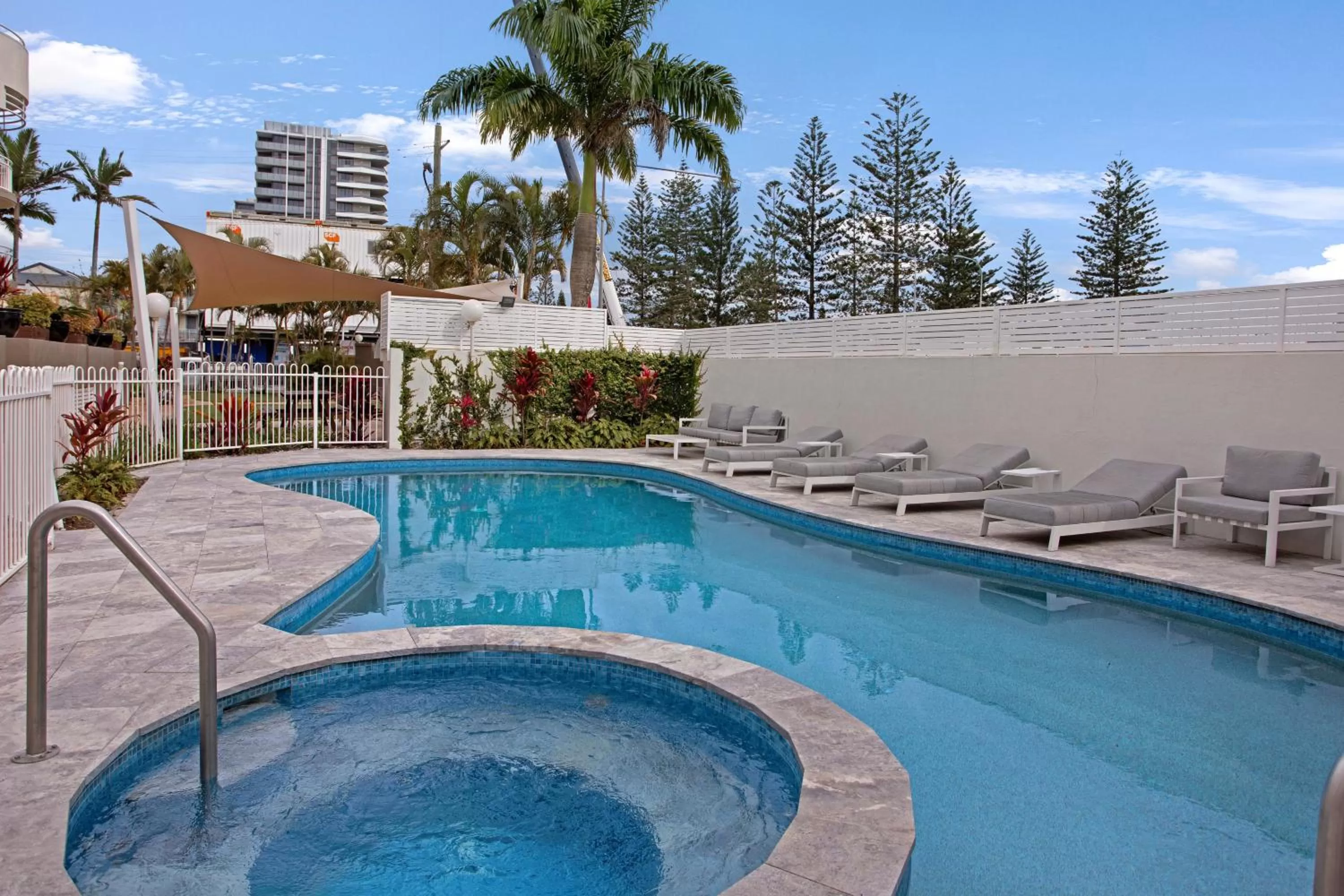 Day in Kirra Palms Holiday Apartments