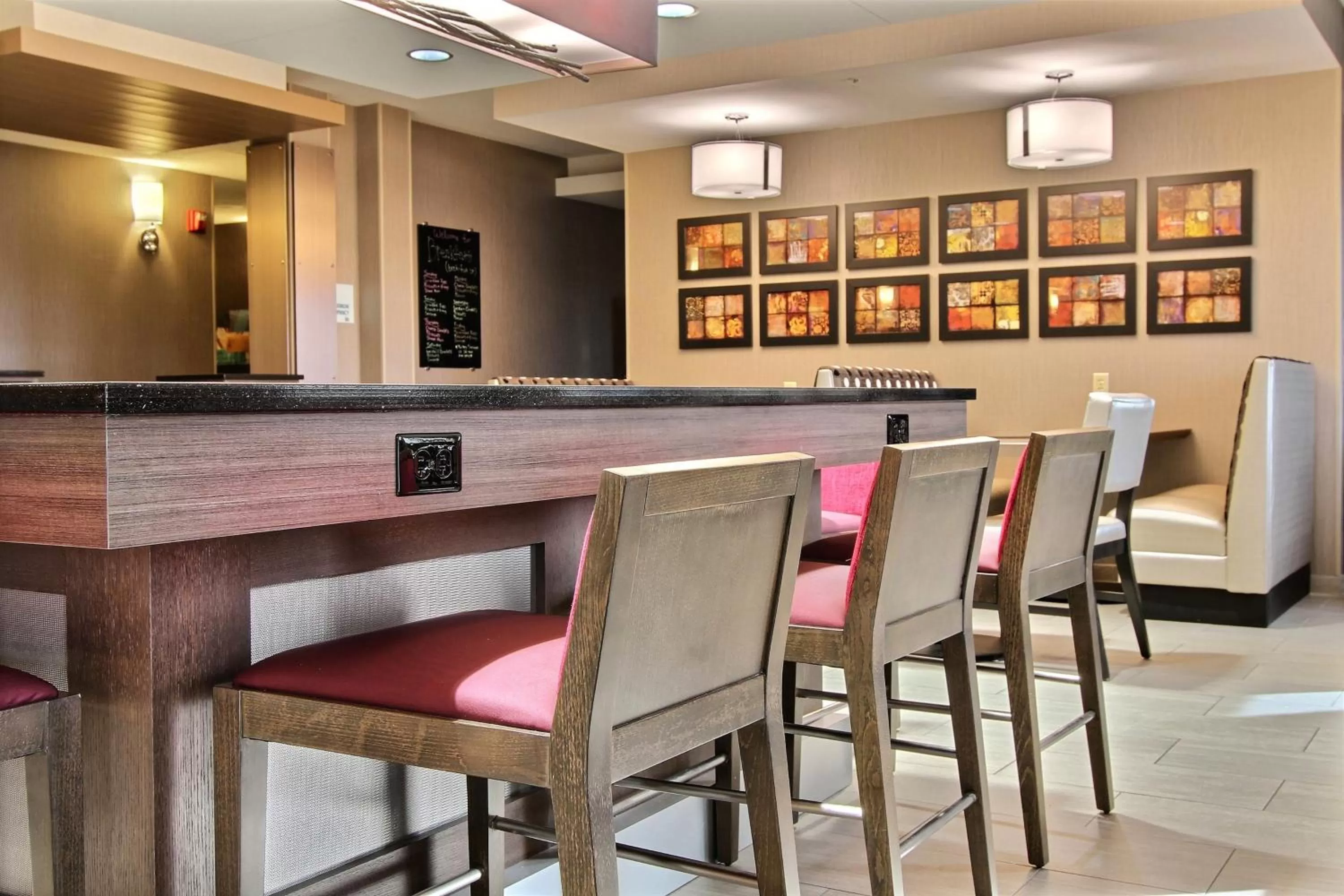 Restaurant/places to eat in Holiday Inn Express Fargo - West Acres by IHG