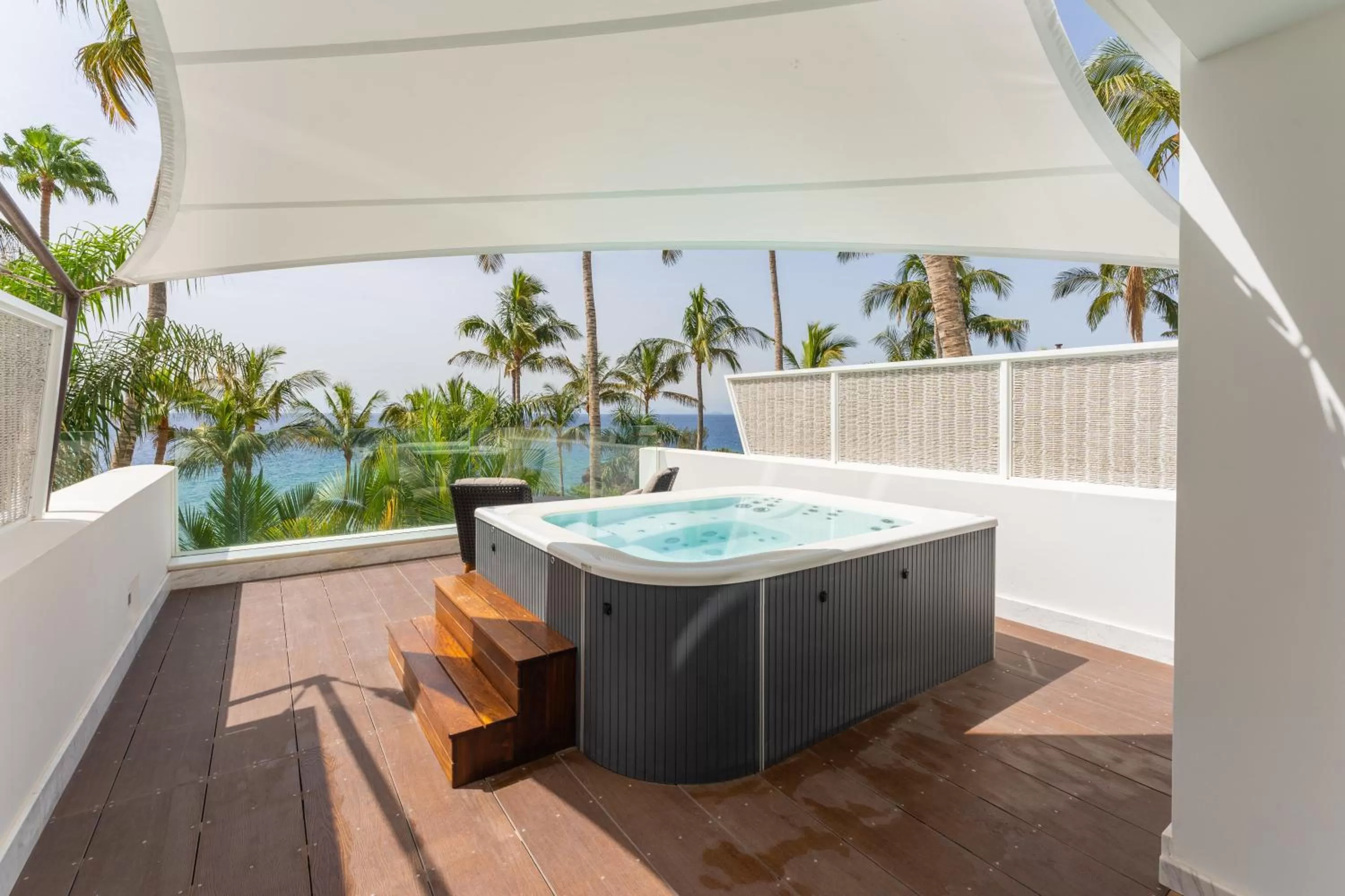 Hot Tub in Hotel Fariones