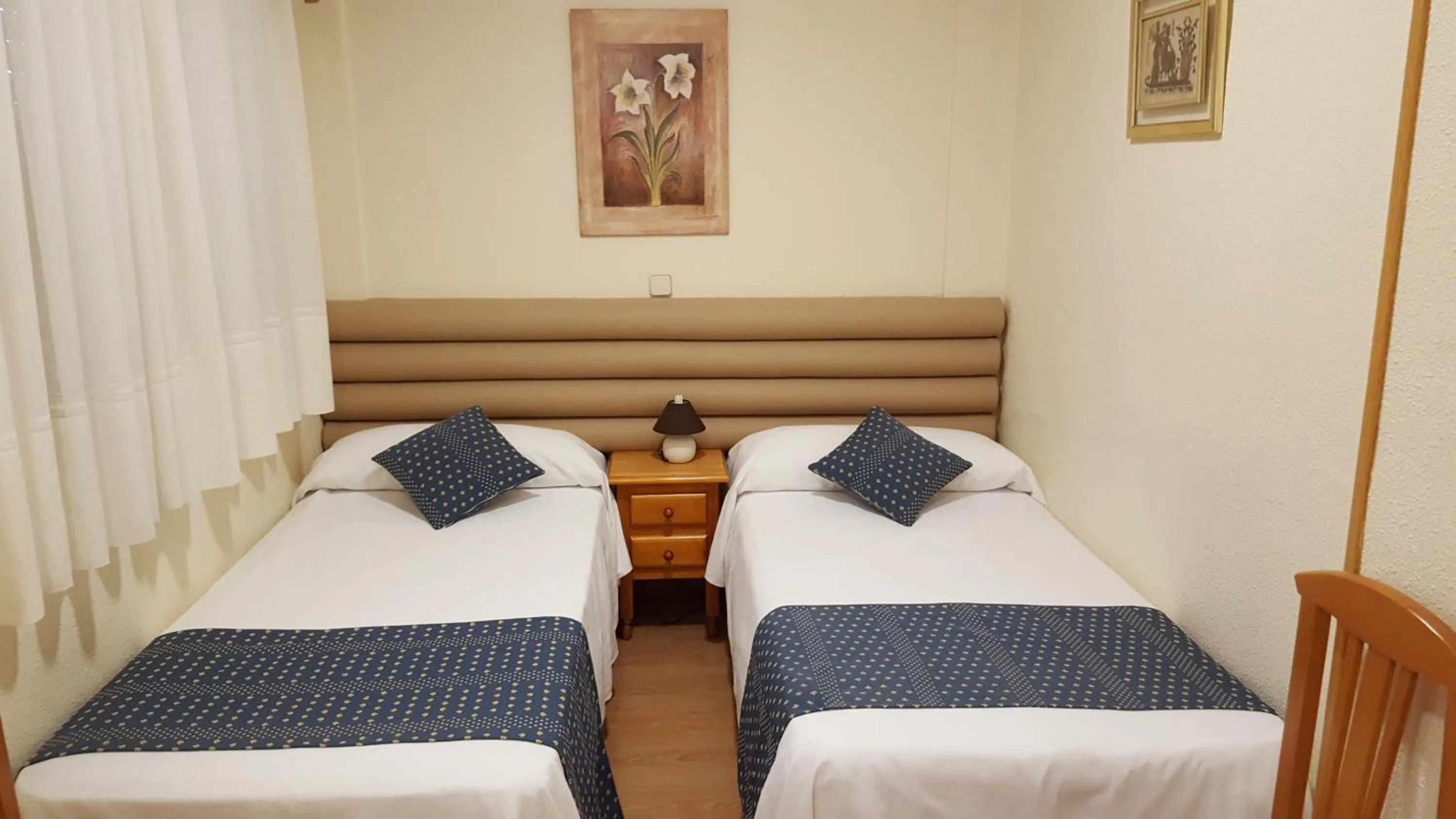 Photo of the whole room, Bed in Hotel Cuatro Caños