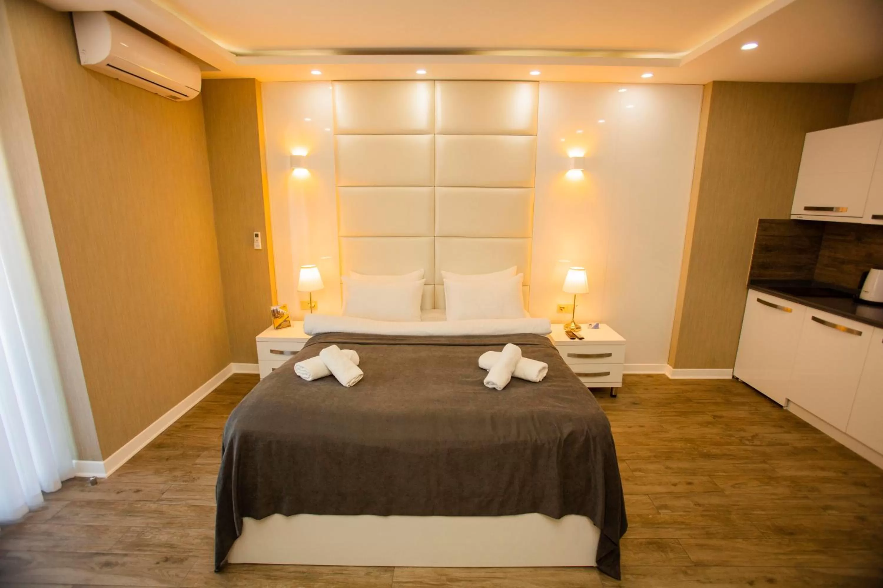 Bedroom, Bed in Aparthotel Holiday Lux Batumi