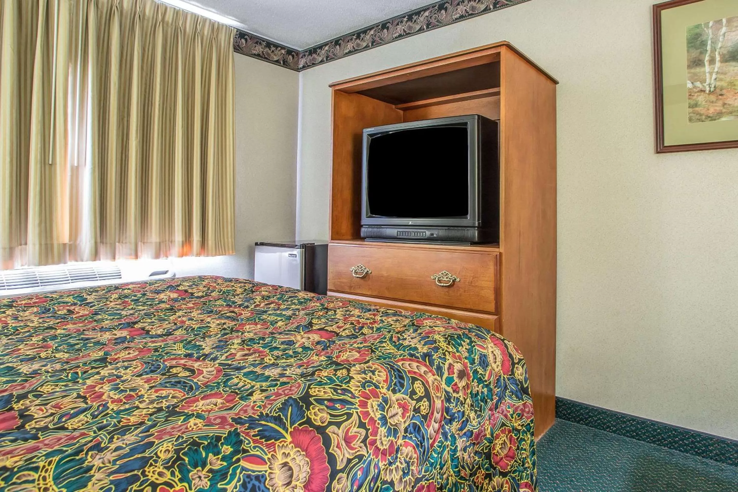 Photo of the whole room in Rodeway Inn