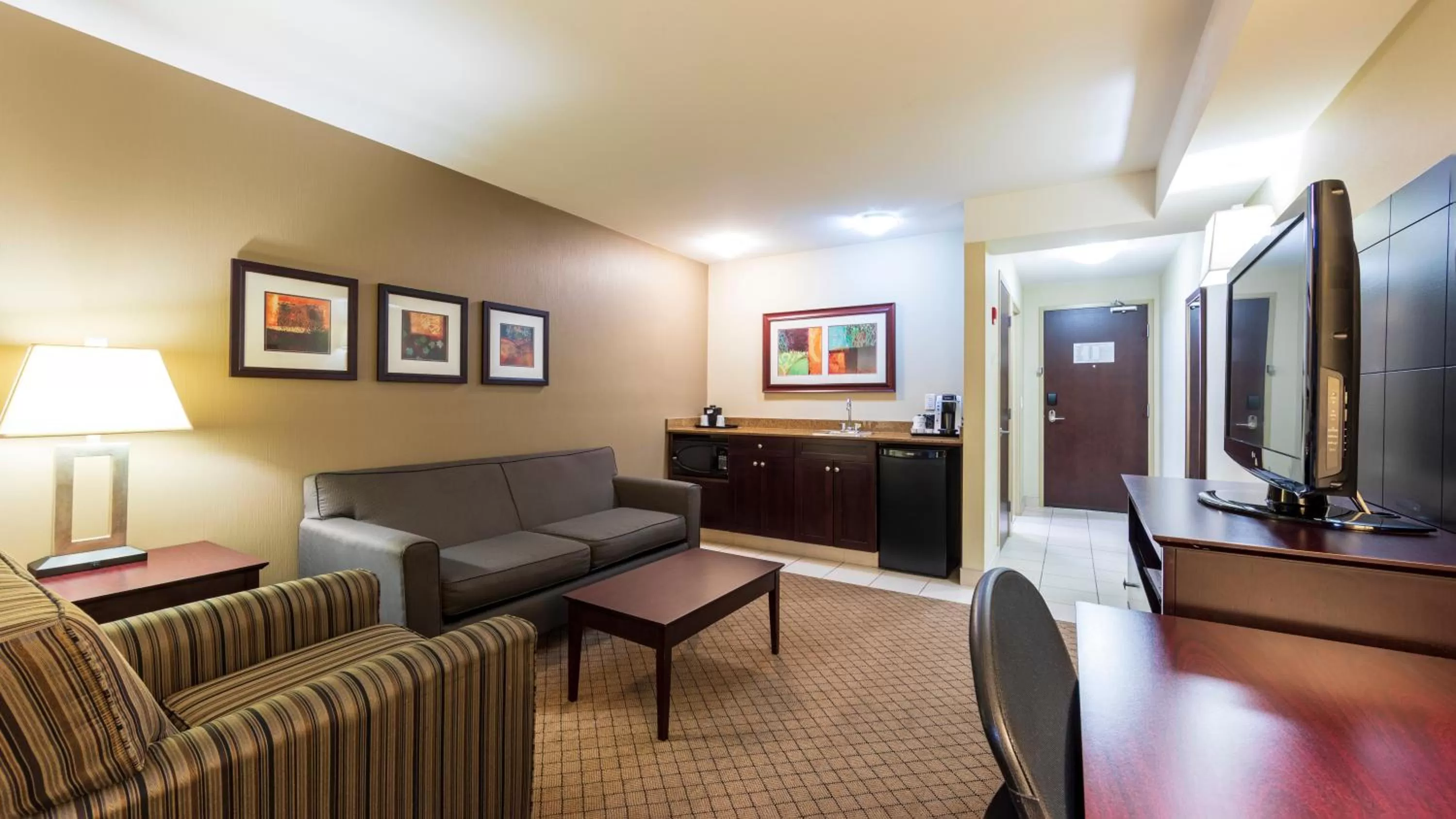 Queen Suite with Two Queen Beds and Sofa Bed in Holiday Inn Hotel and Suites-Kamloops, an IHG Hotel
