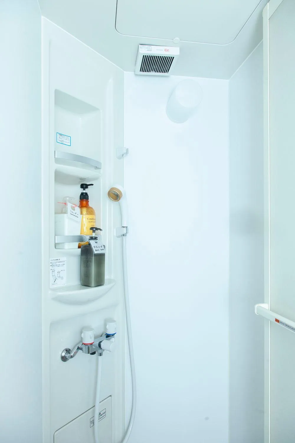 Shower in Fukuoka Guesthouse HIVE