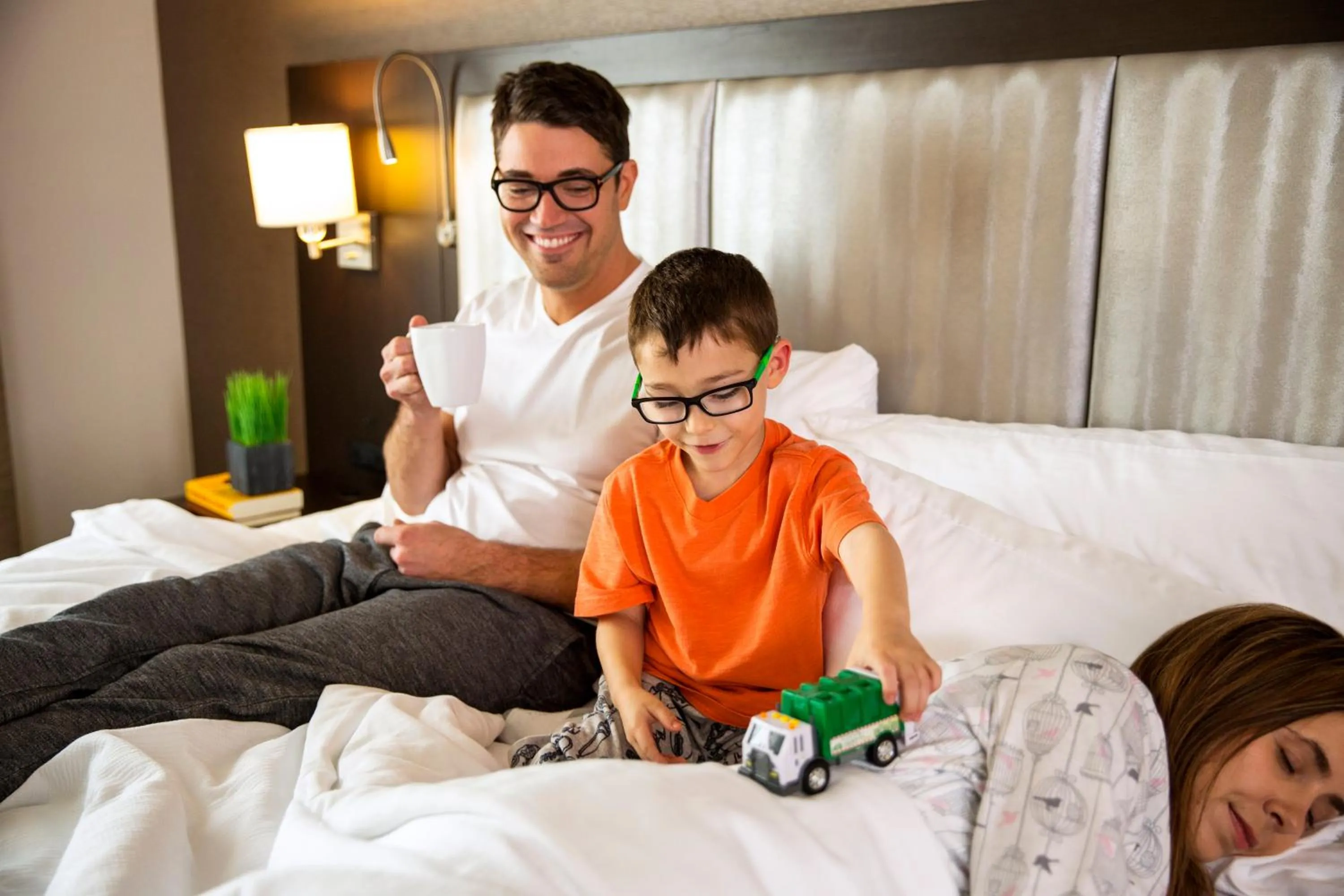 Photo of the whole room, Bed in Holiday Inn Foshan Nanhai Central by IHG