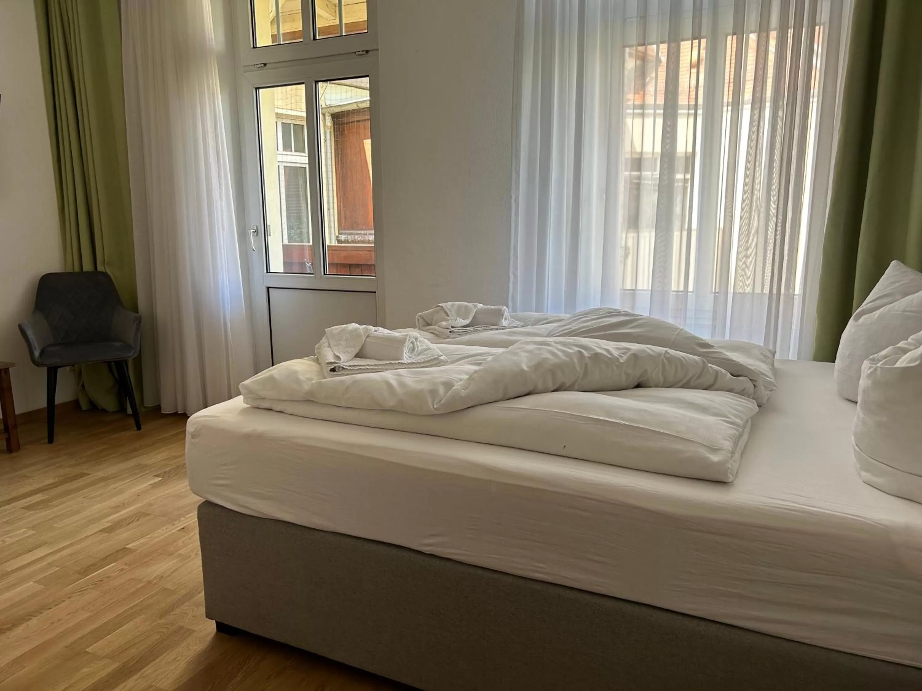 Photo of the whole room, Bed in Jahrhunderthotel Leipzig