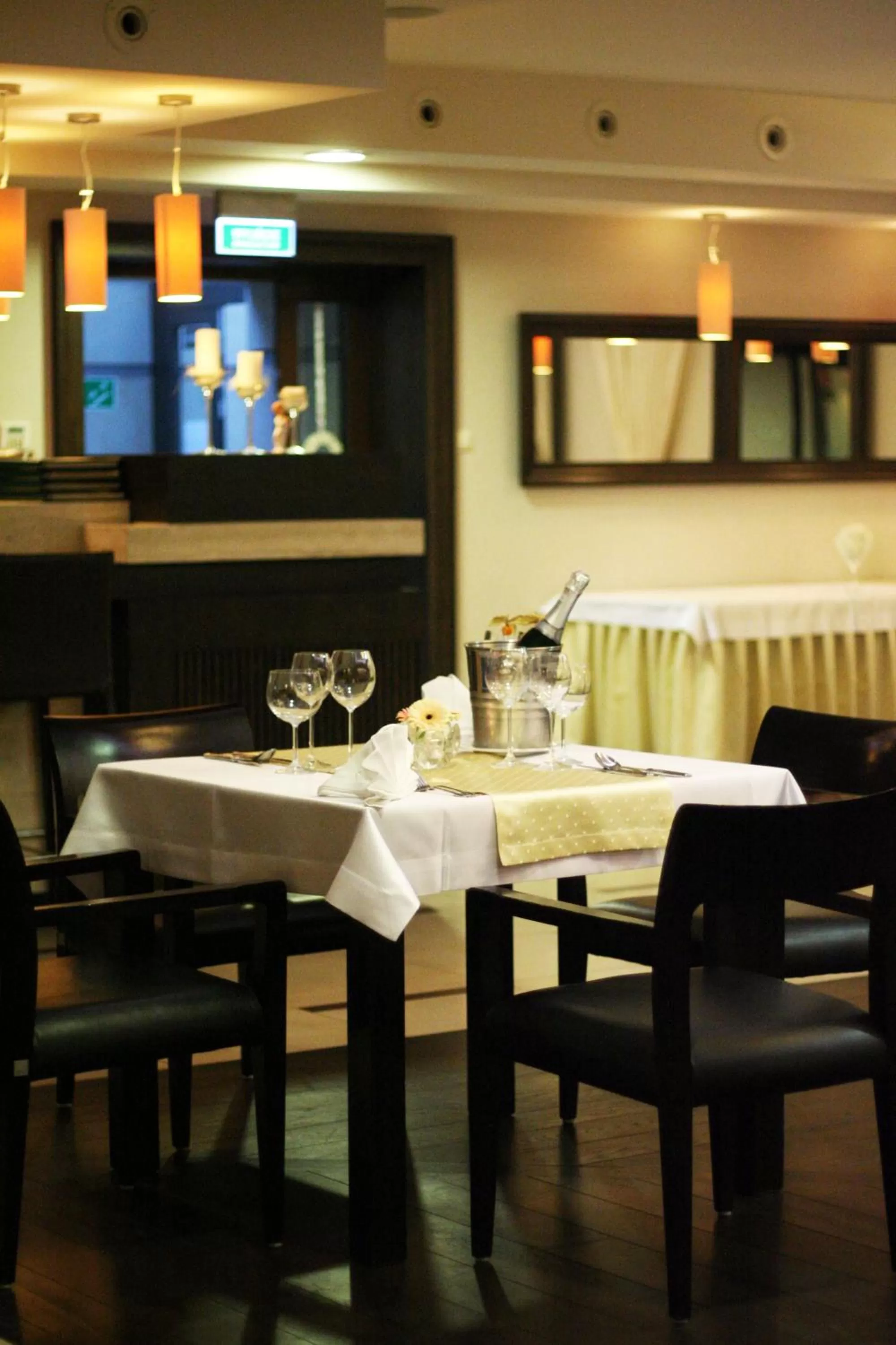 Restaurant/places to eat in Hotel-Restauracja Platan