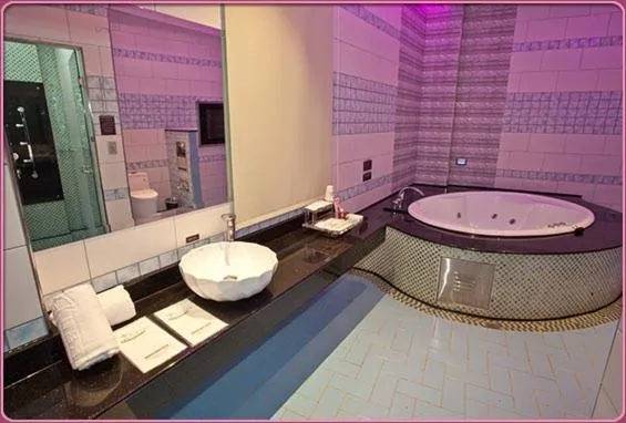 Bathroom in Wei Feng Hotel - Kaohsiung