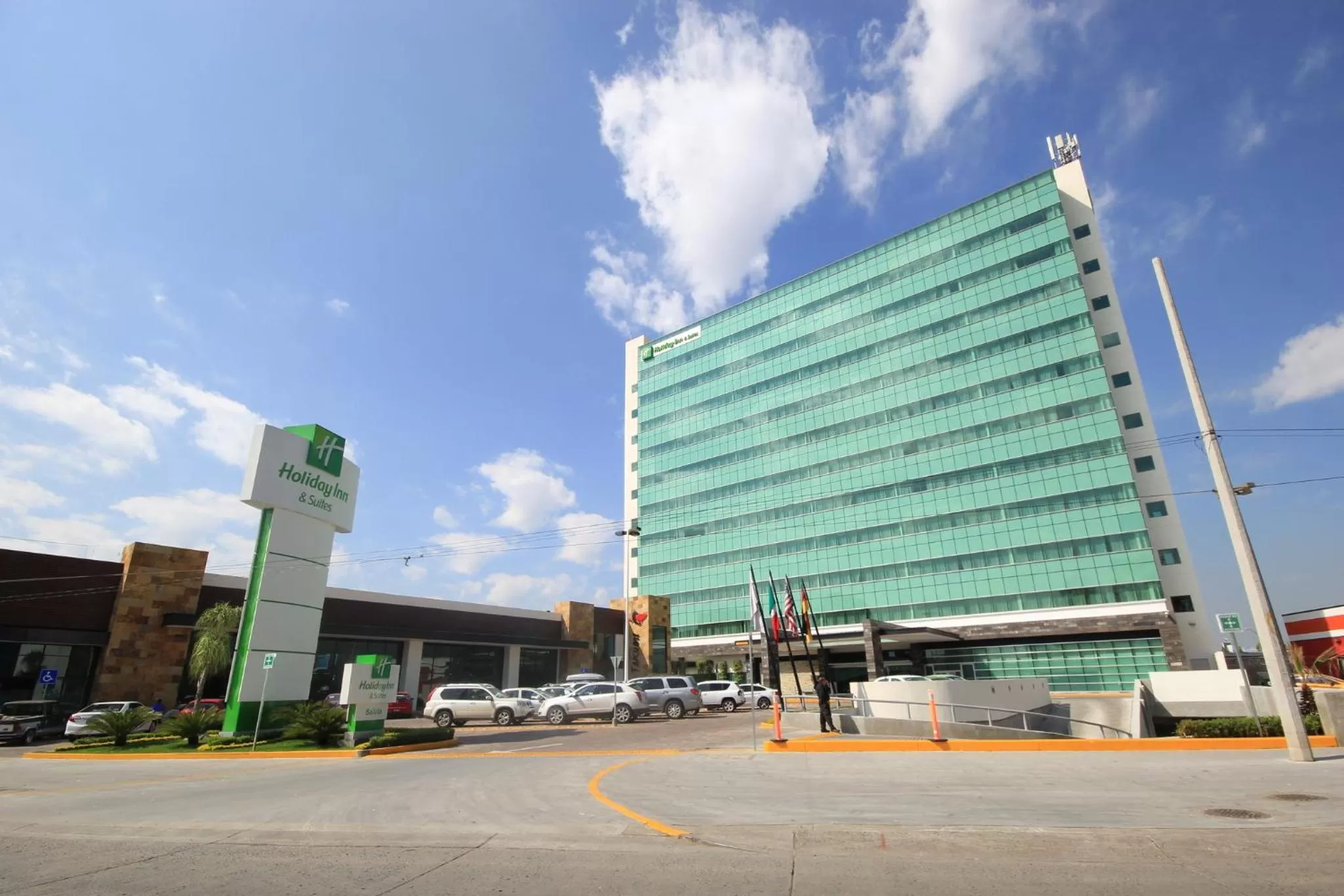 Property building in Holiday Inn & Suites Plaza Mayor by IHG