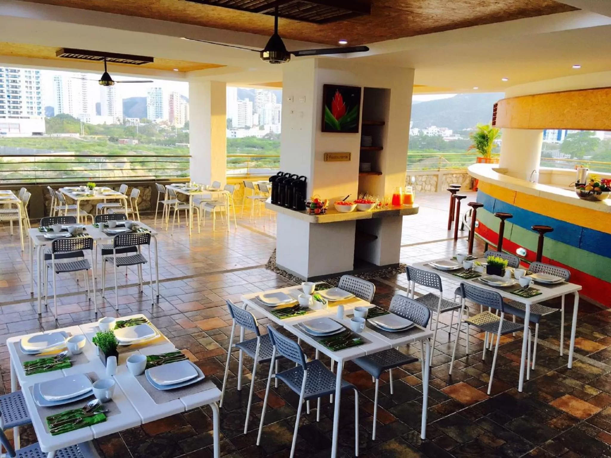 Restaurant/places to eat in Terrazas Tayrona Travelers Apartamentos y Suites