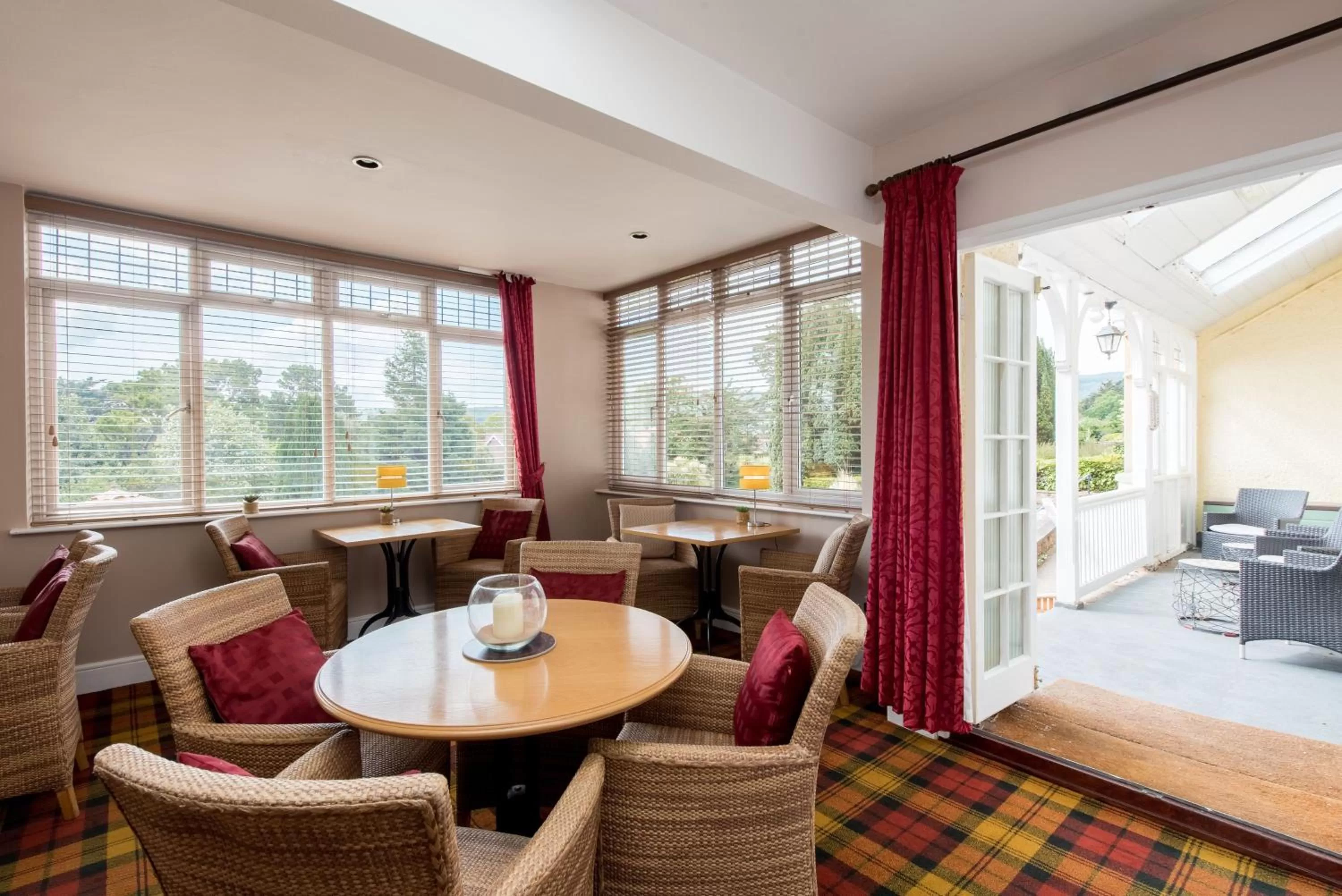 Lounge or bar in Northfield Hotel