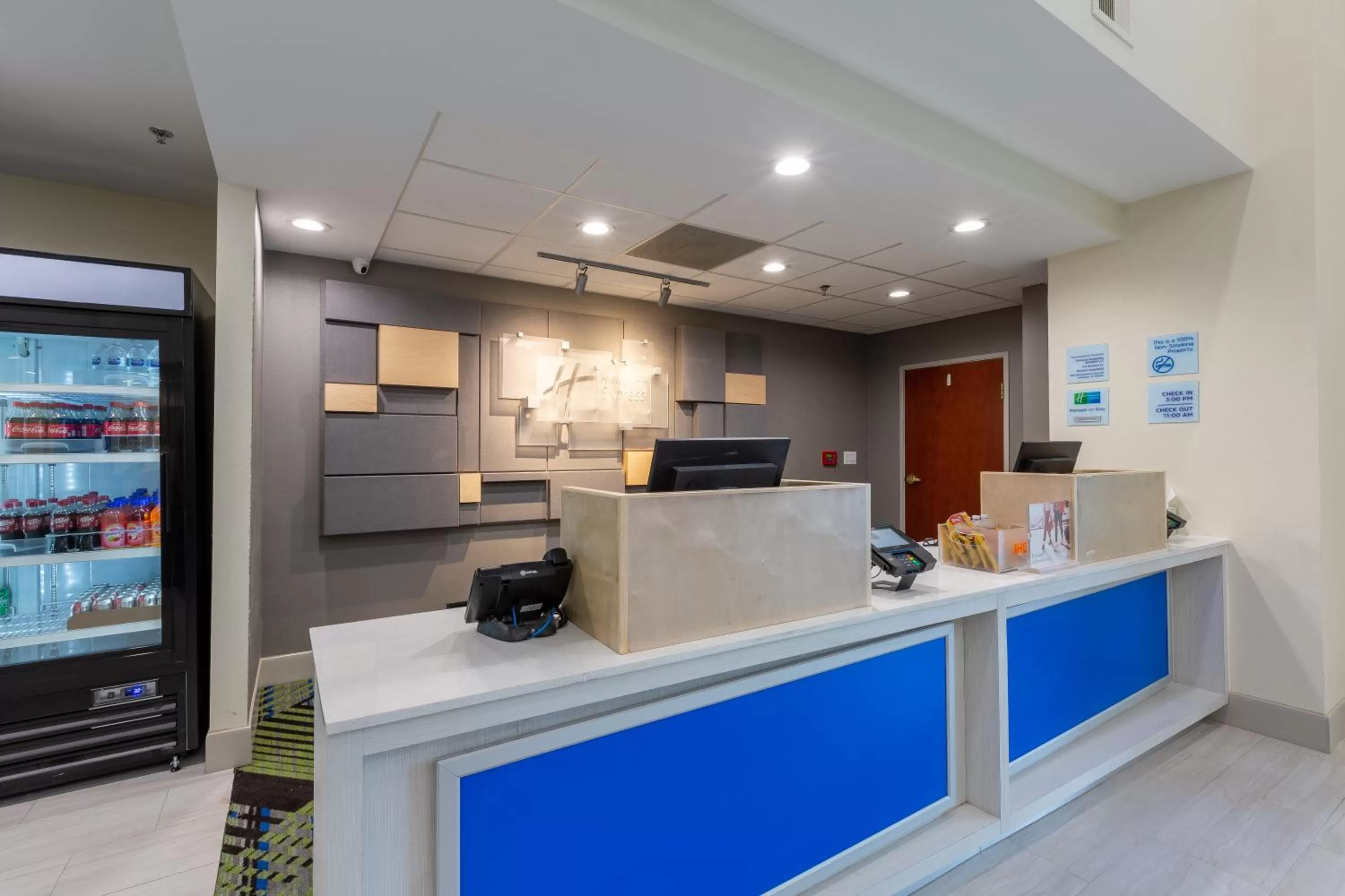 Lobby or reception in Holiday Inn Express & Suites Arlington North – Stadium Area by IHG