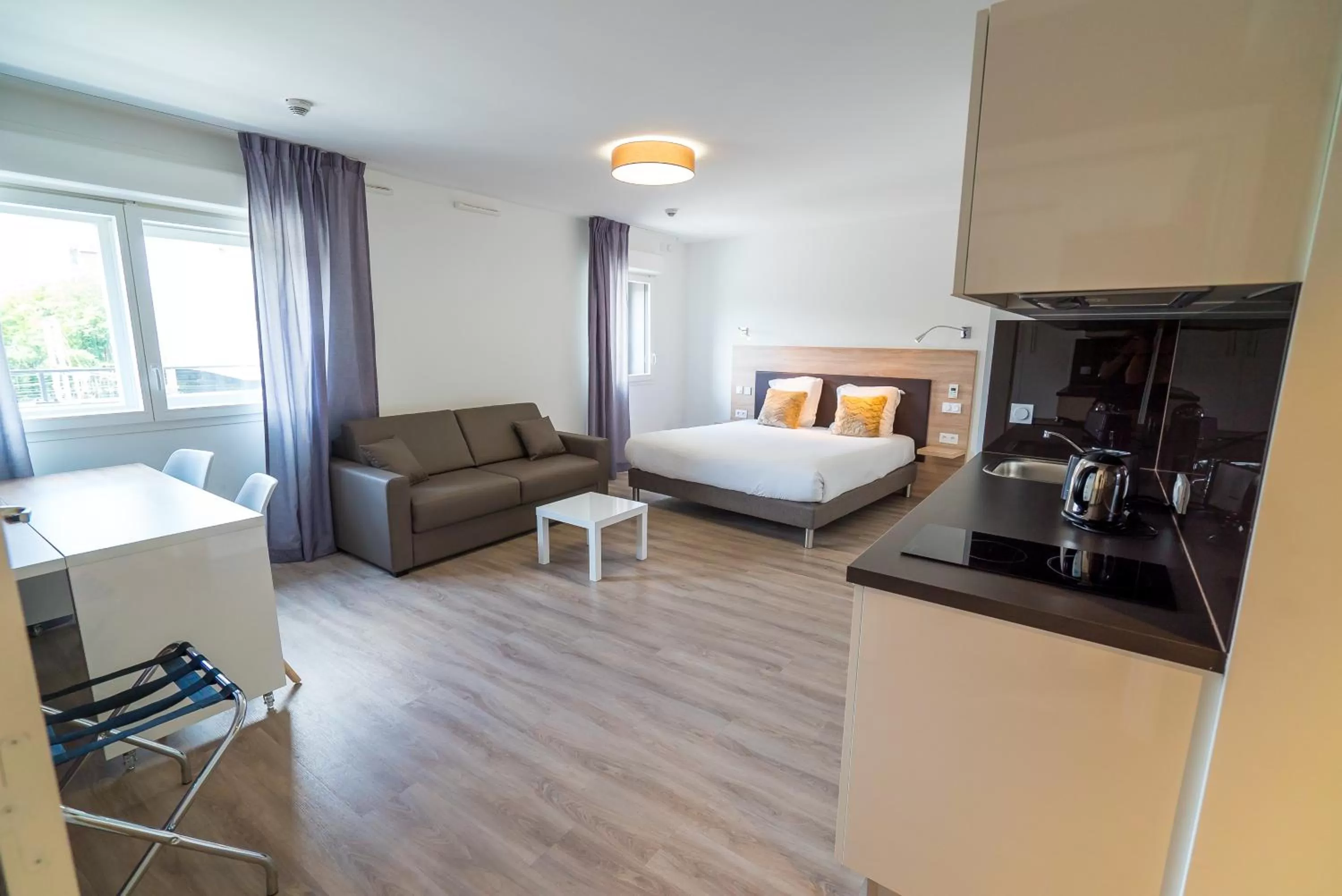 Photo of the whole room, Bed in All Suites Appart Hôtel - Choisy-le-Roi