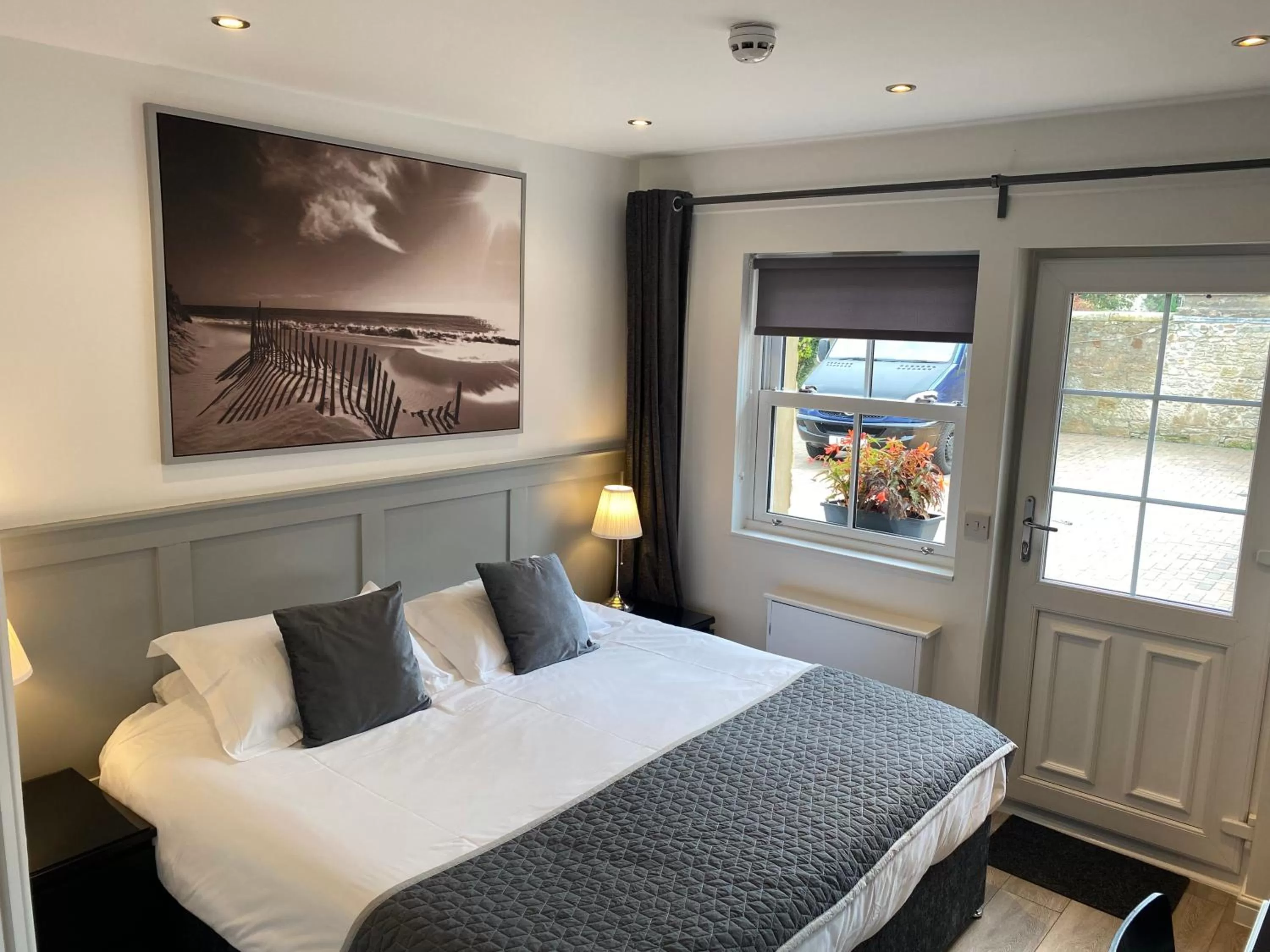 Bedroom, Bed in Miller House Courtyard