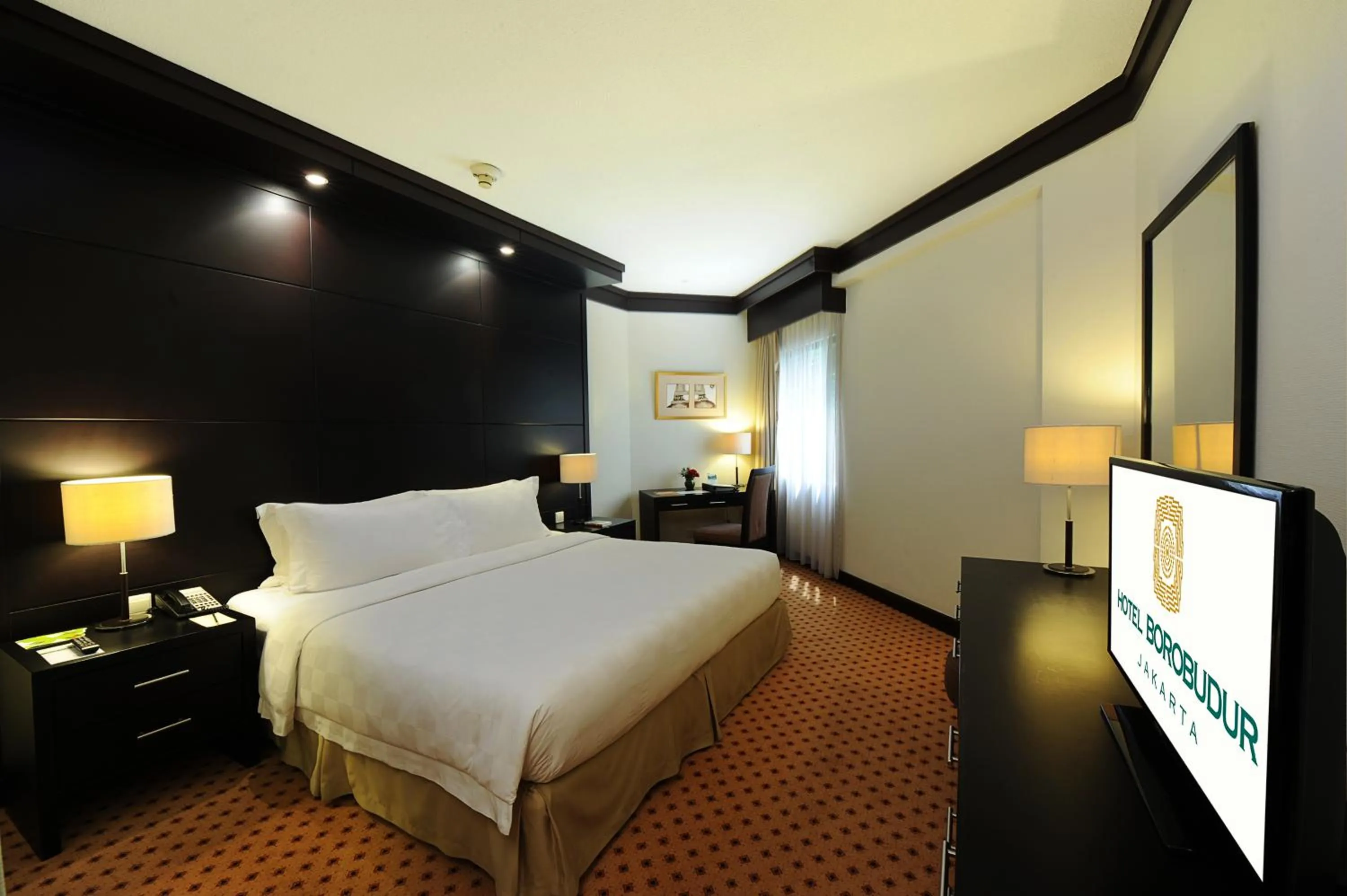 Bed in Hotel Borobudur Jakarta