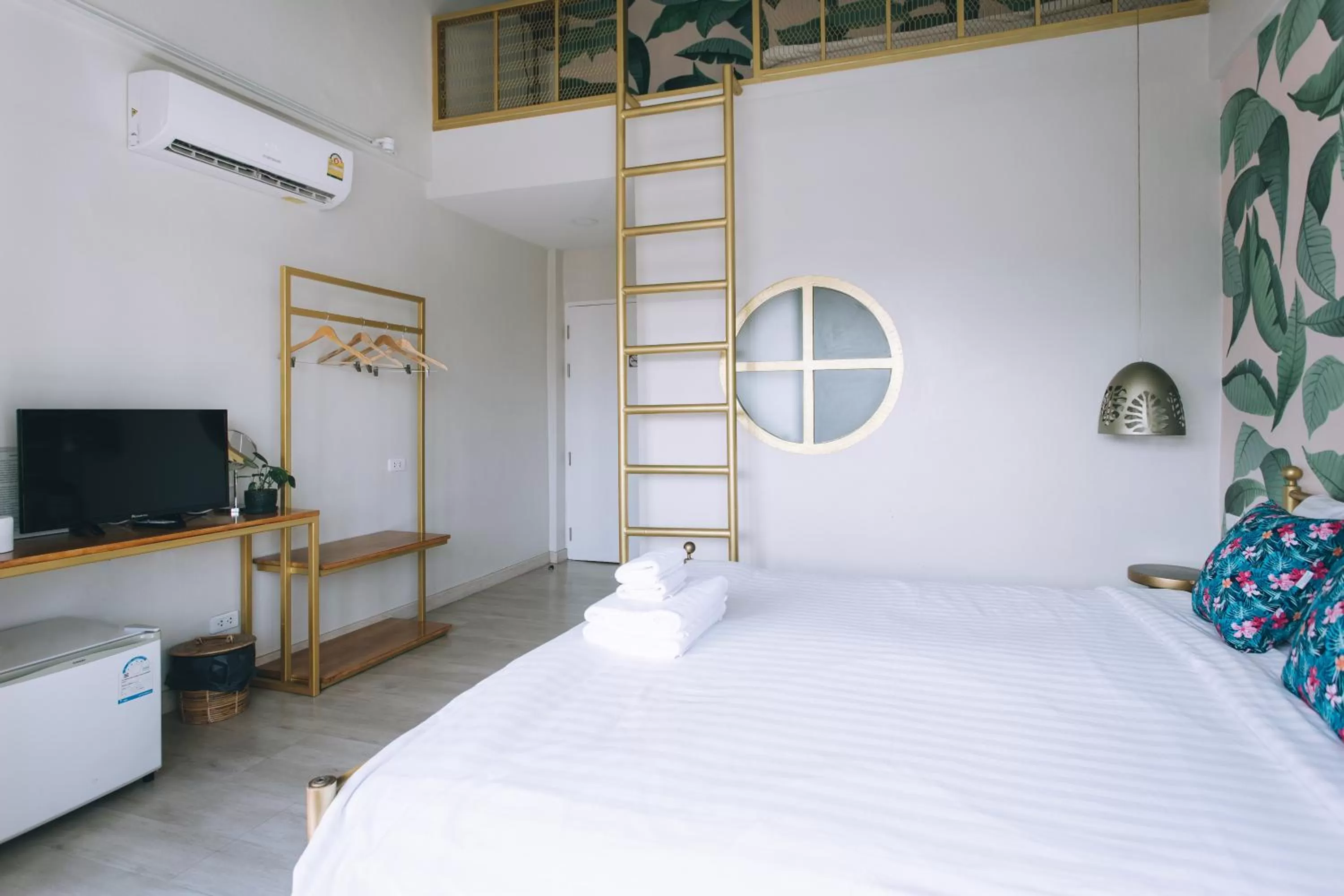 Bedroom, TV/Entertainment Center in J's Cafe and Poshtel