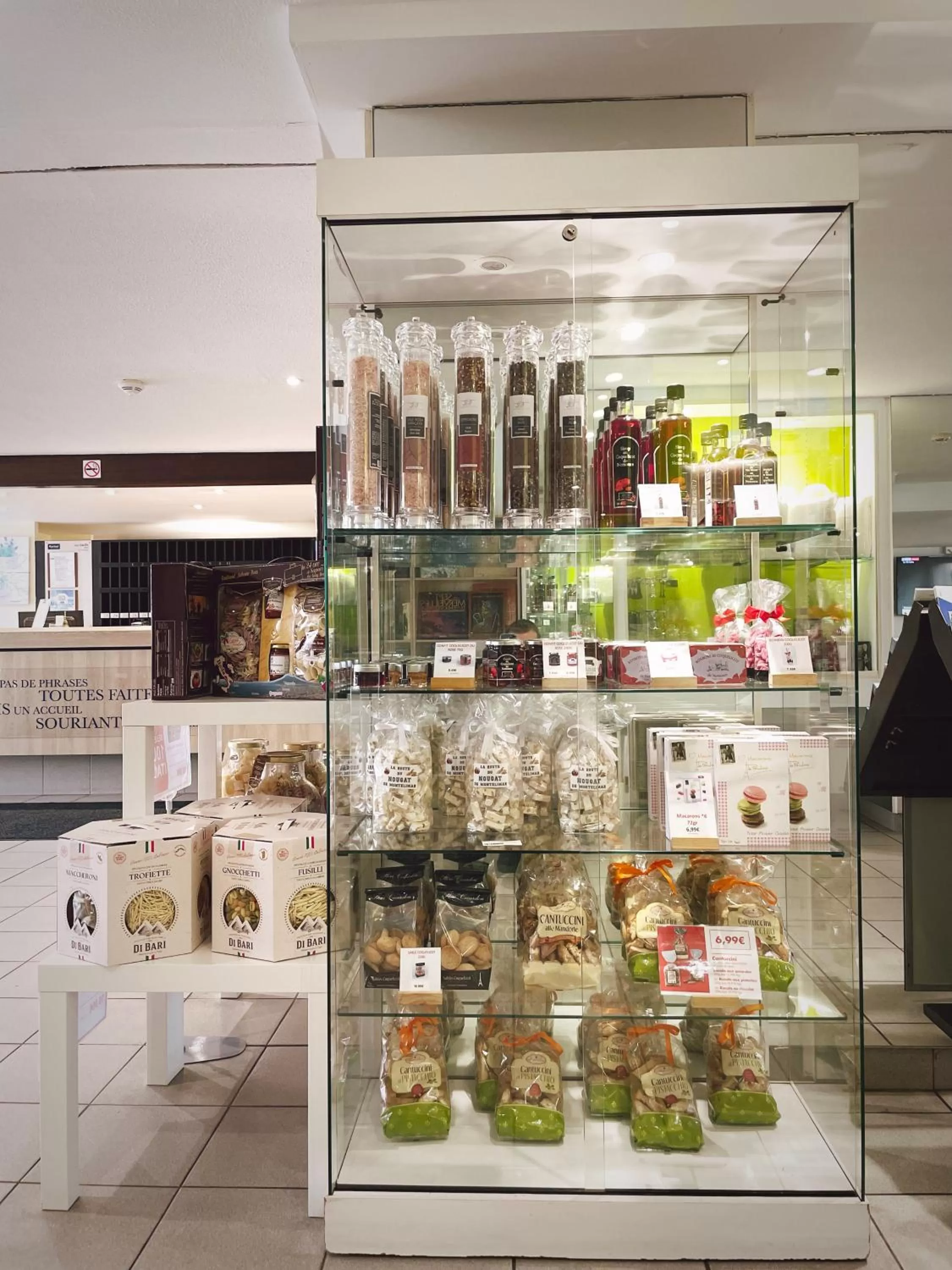 On-site shops in Kyriad Nemours