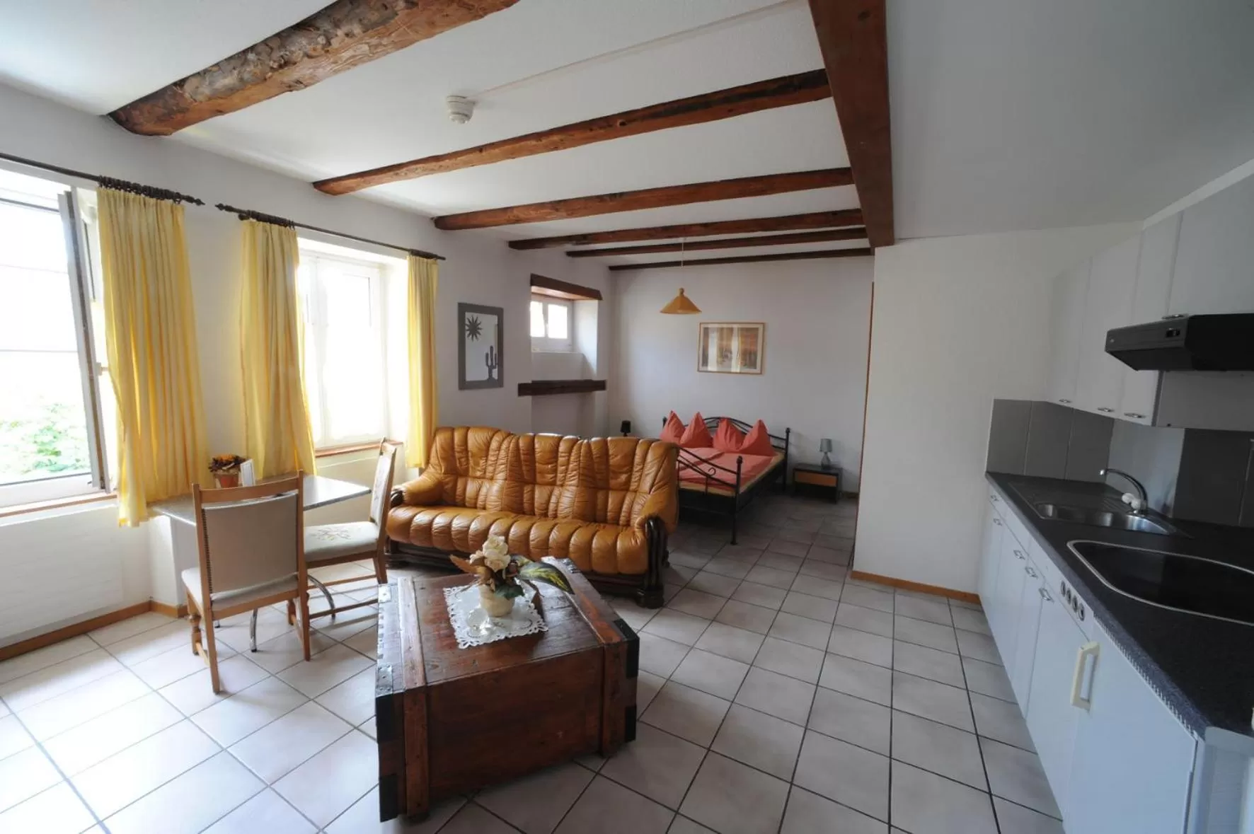 Bed, Seating Area in Chez Gilles hôtel resto bar SA
