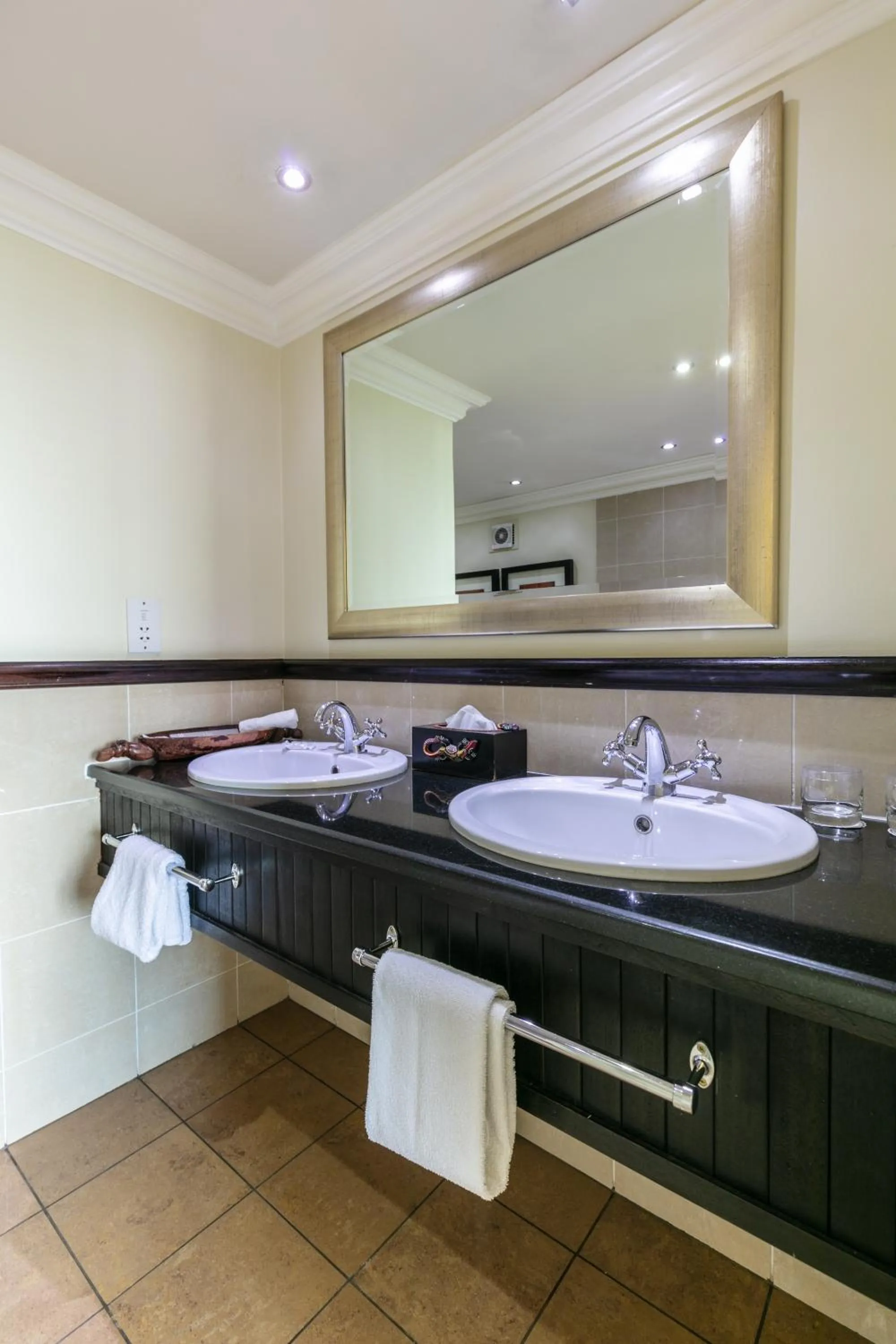 Bathroom in Cresta President Hotel