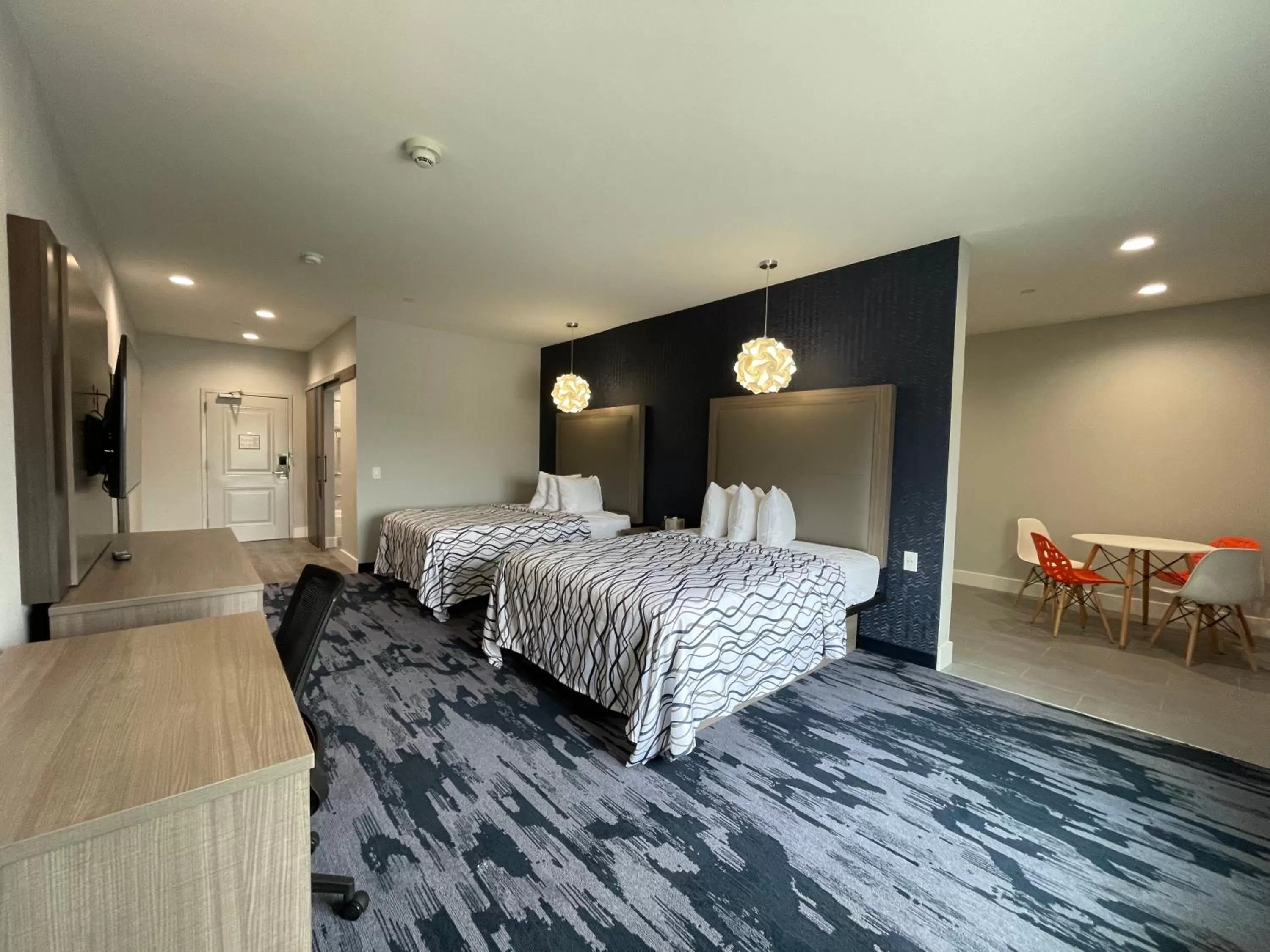 Photo of the whole room, Bed in Palace Inn Blue Houston East Beltway 8