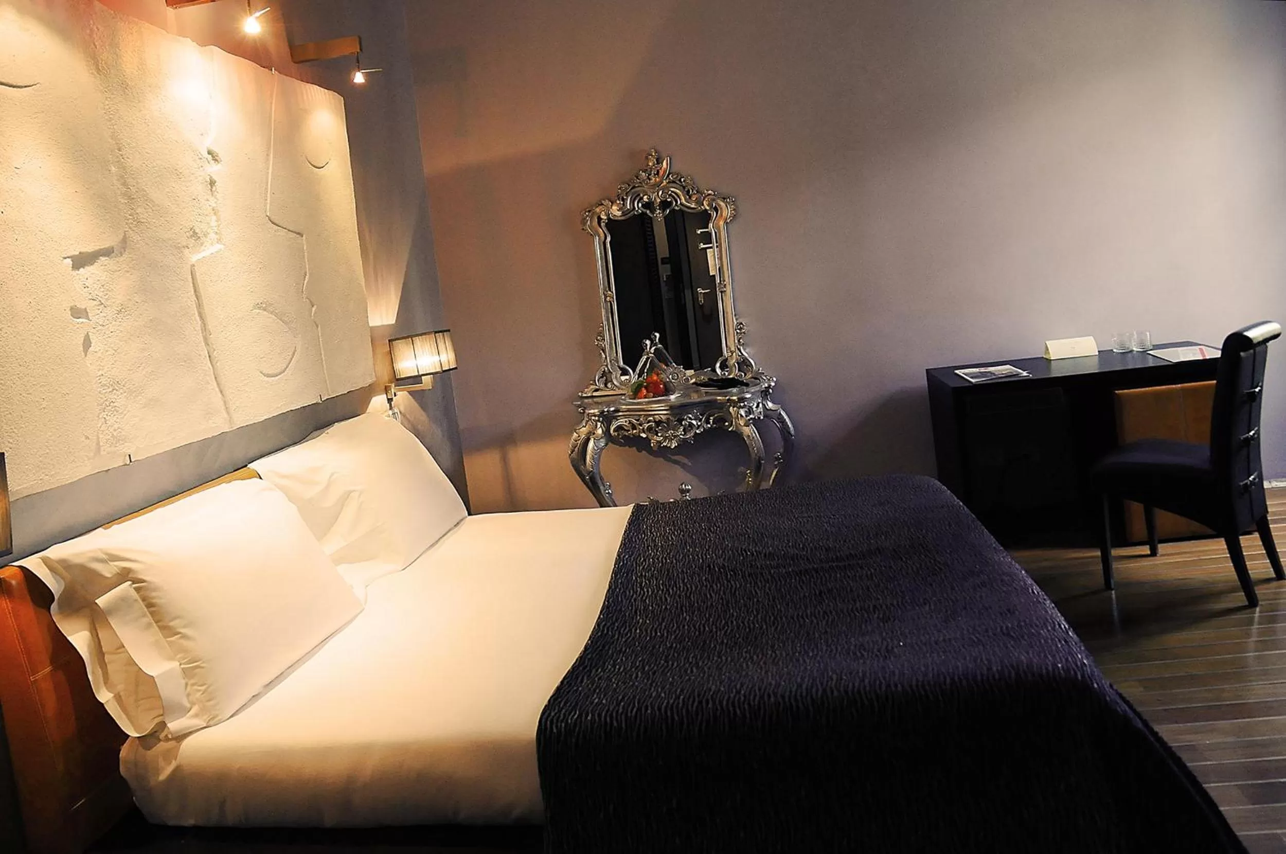 Bedroom, Bed in Borghese Palace Art Hotel