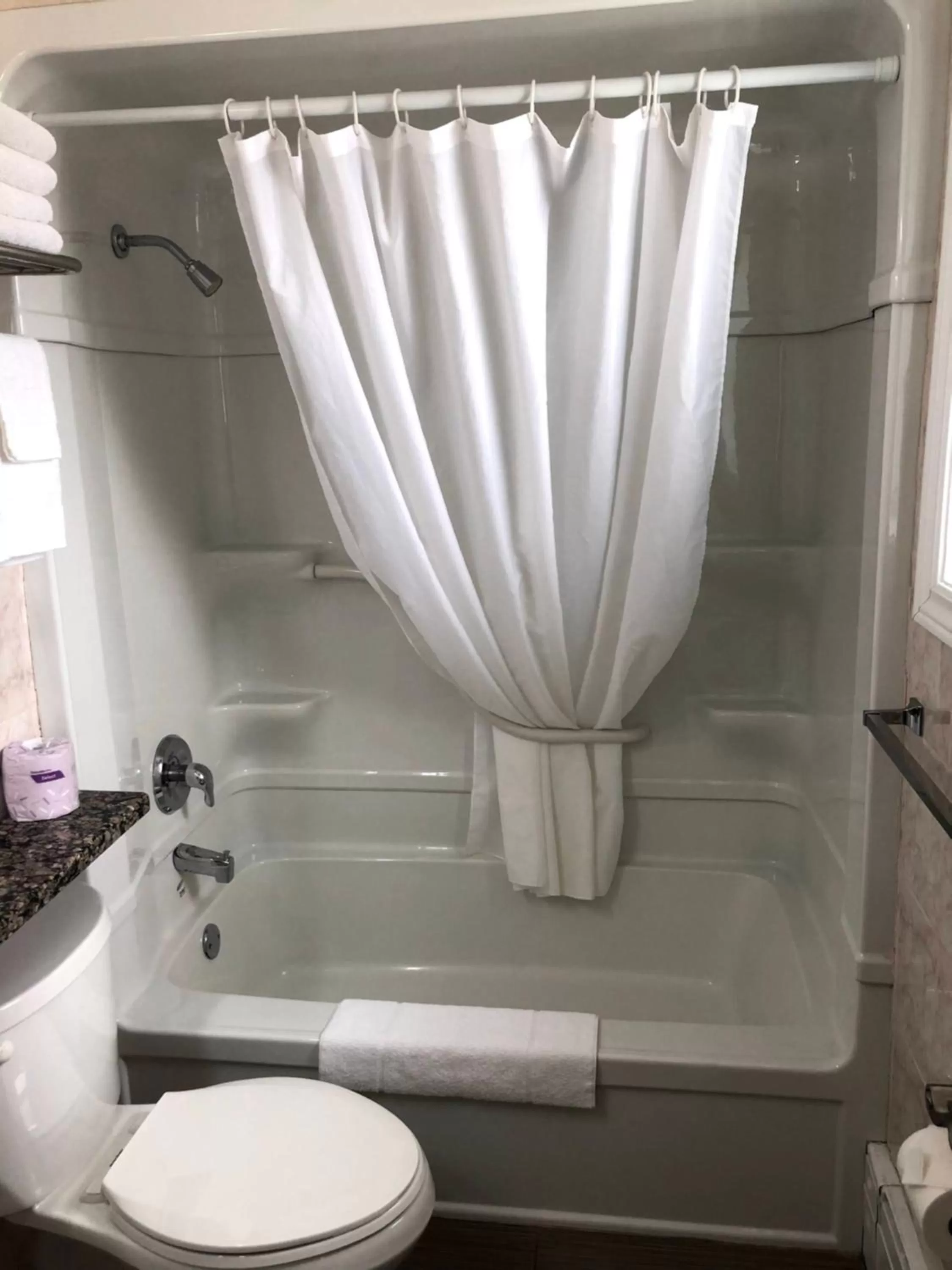 Perth Plaza Inn & Suites