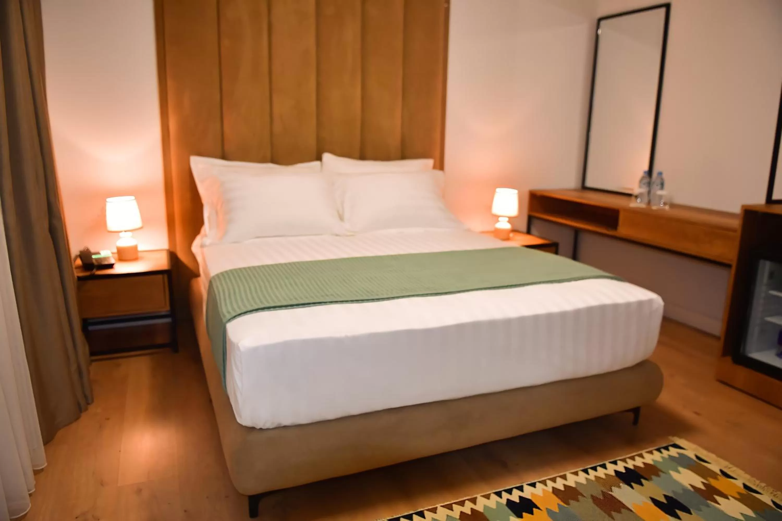 Toilet, Bed in 313 Villa City Center Hotel