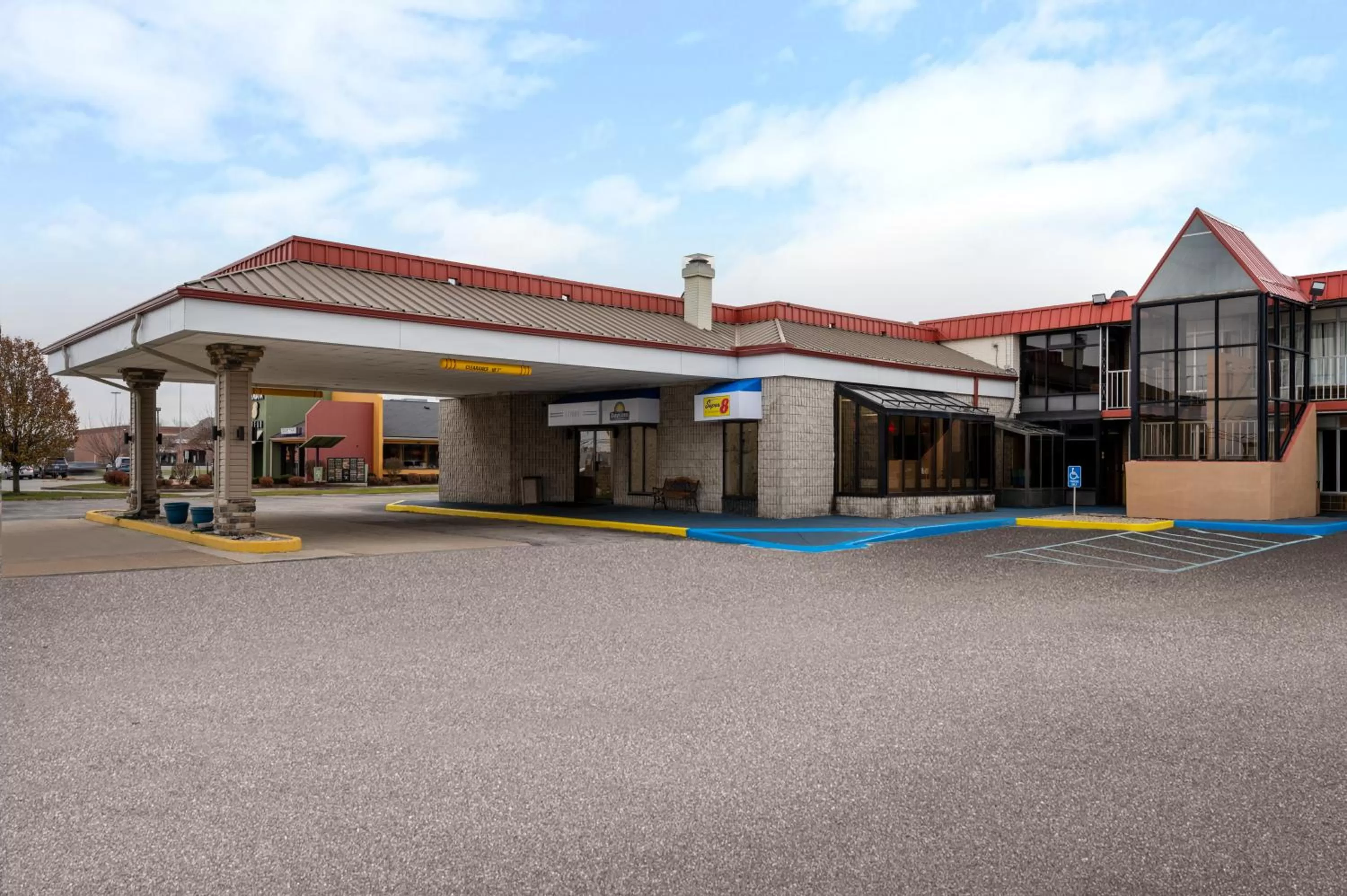 Property building in Super 8 by Wyndham Perrysburg-Toledo