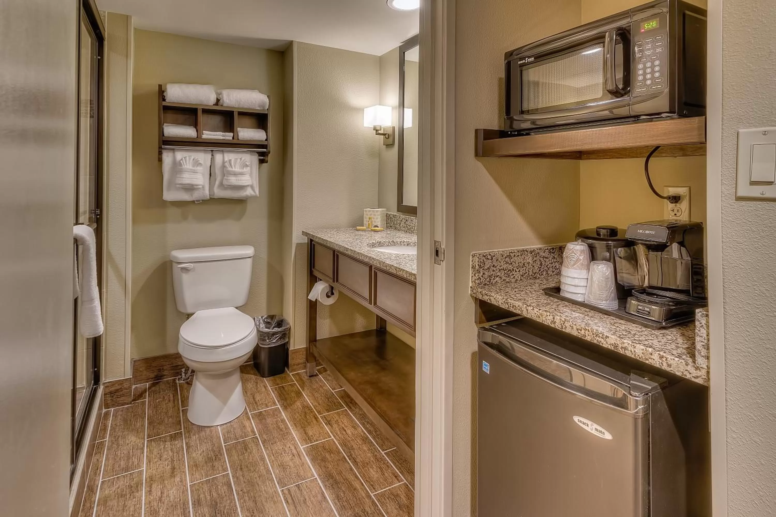 Bathroom in La Quinta by Wyndham Pigeon Forge