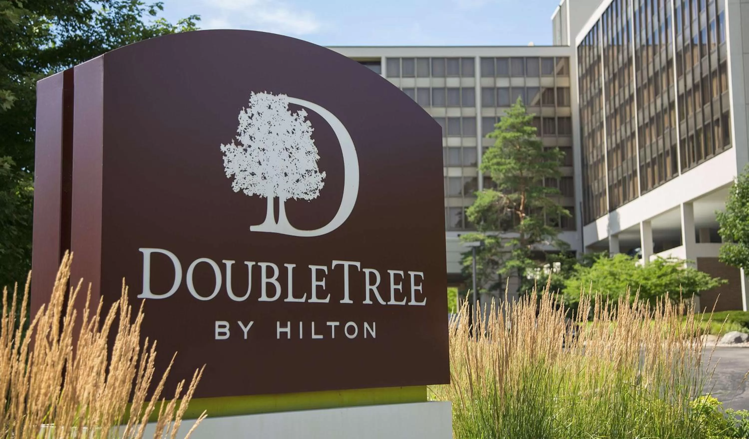 Property building in DoubleTree by Hilton Chicago - Oak Brook