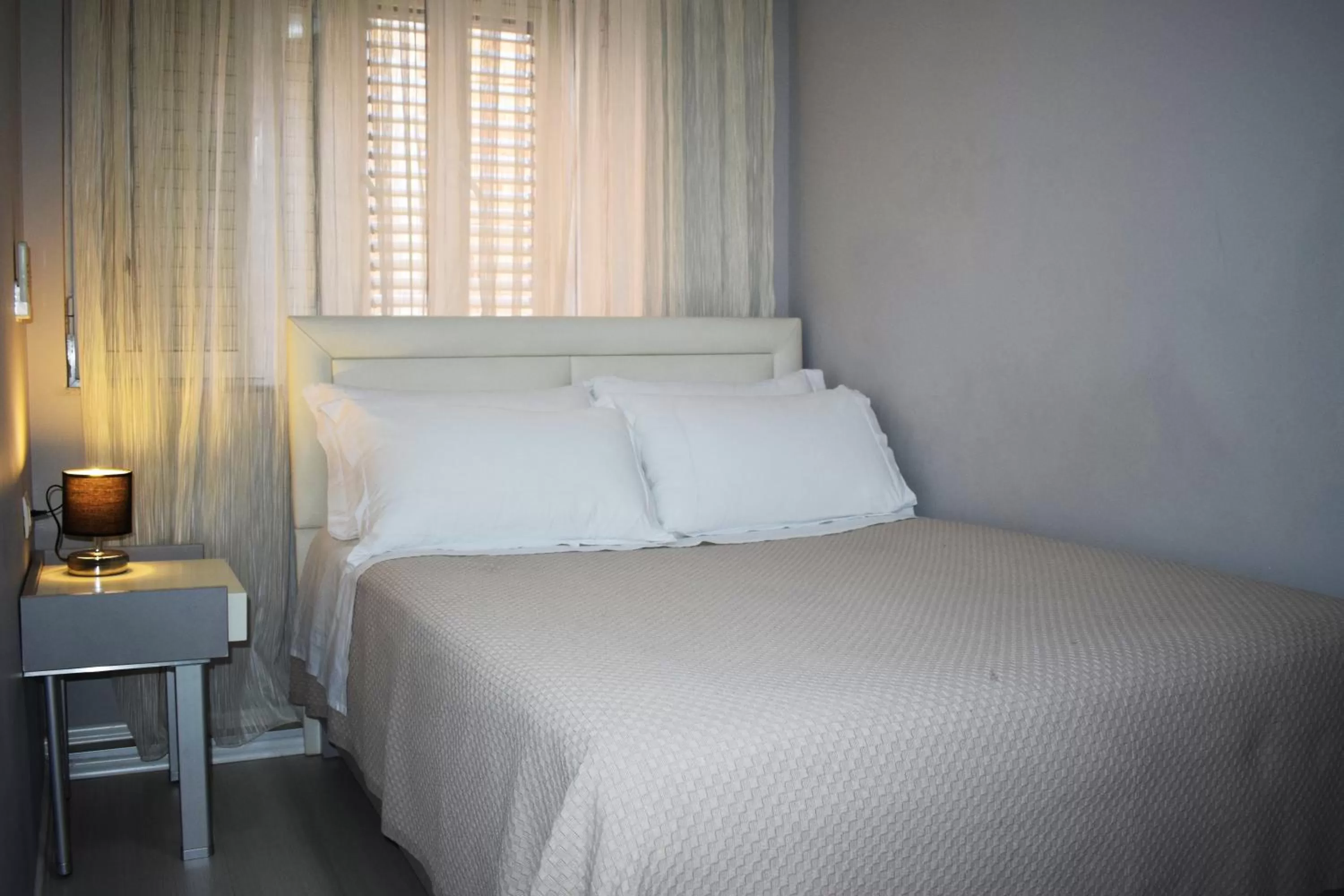 Bedroom, Bed in Freddy's Hotel