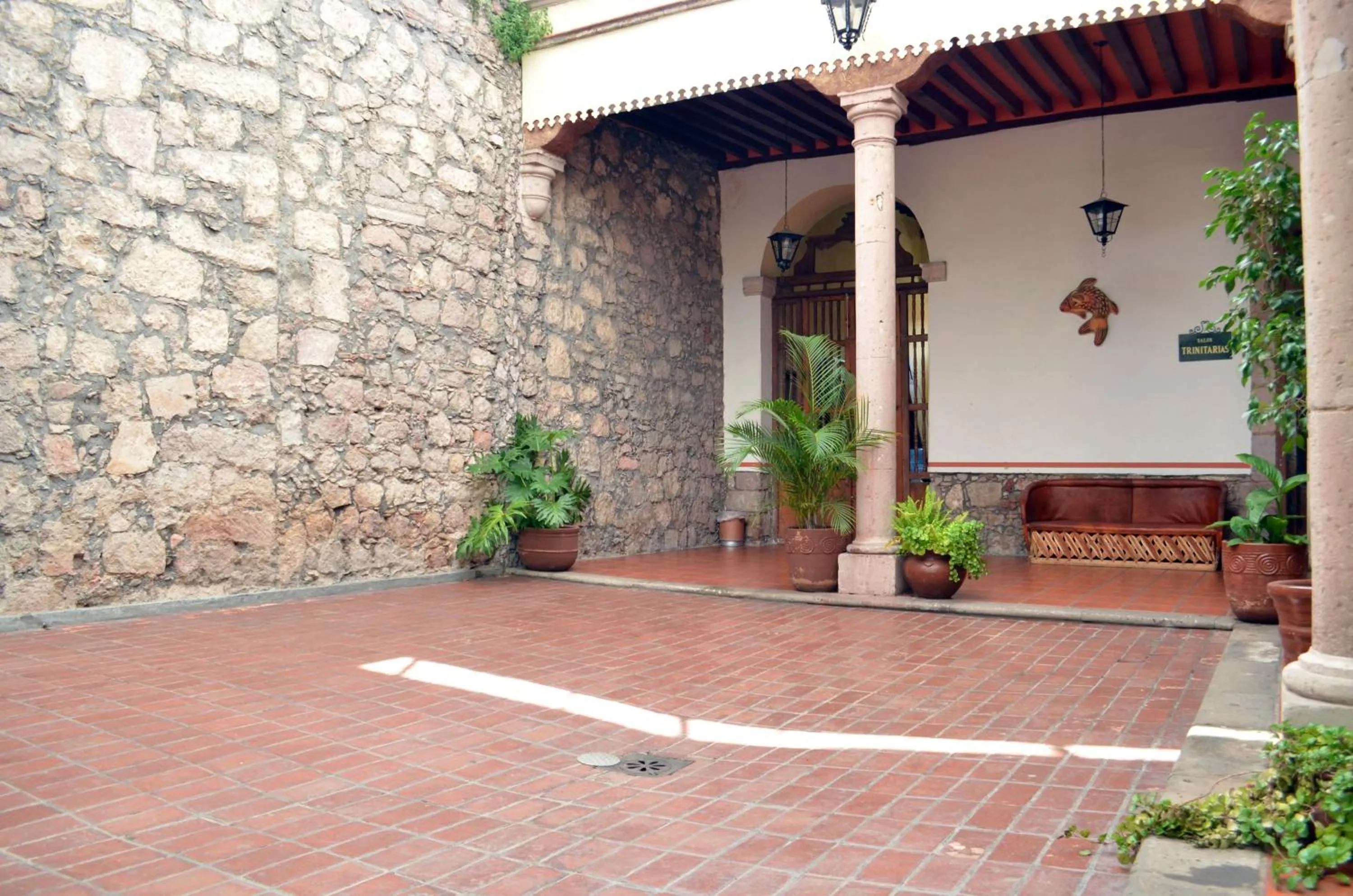 Patio in Howard Johnson by Wyndham Morelia Calle Real
