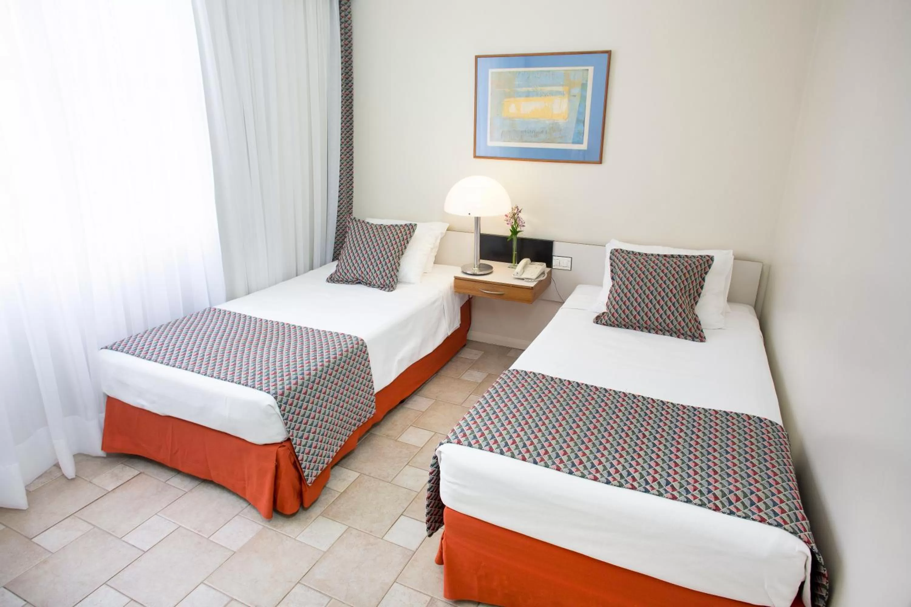 Photo of the whole room, Bed in Savoy Othon Lite