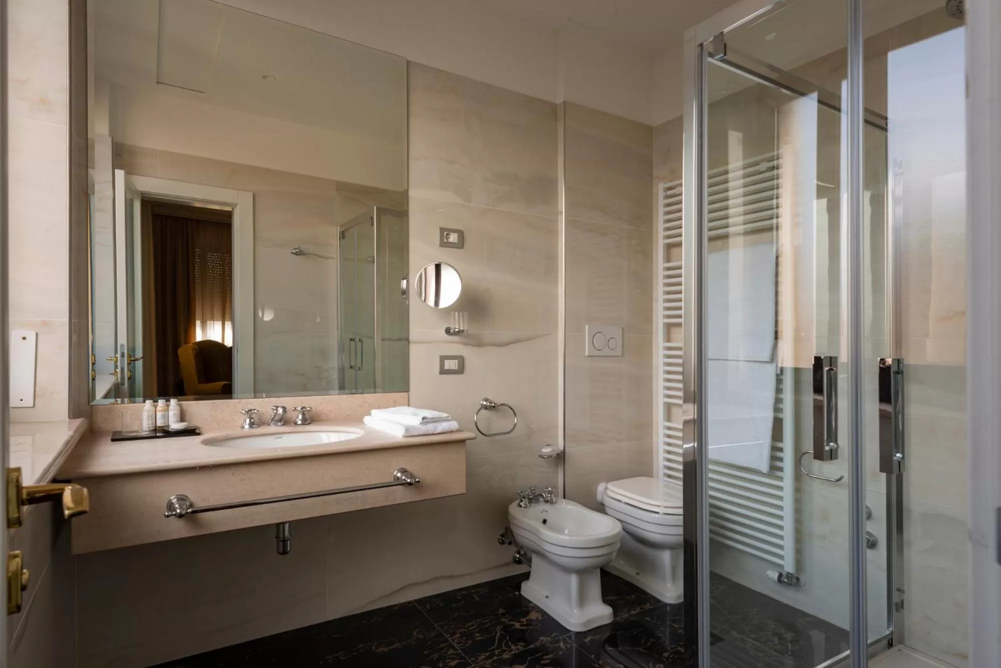 Shower in Grand Hotel Castrocaro Longlife Formula