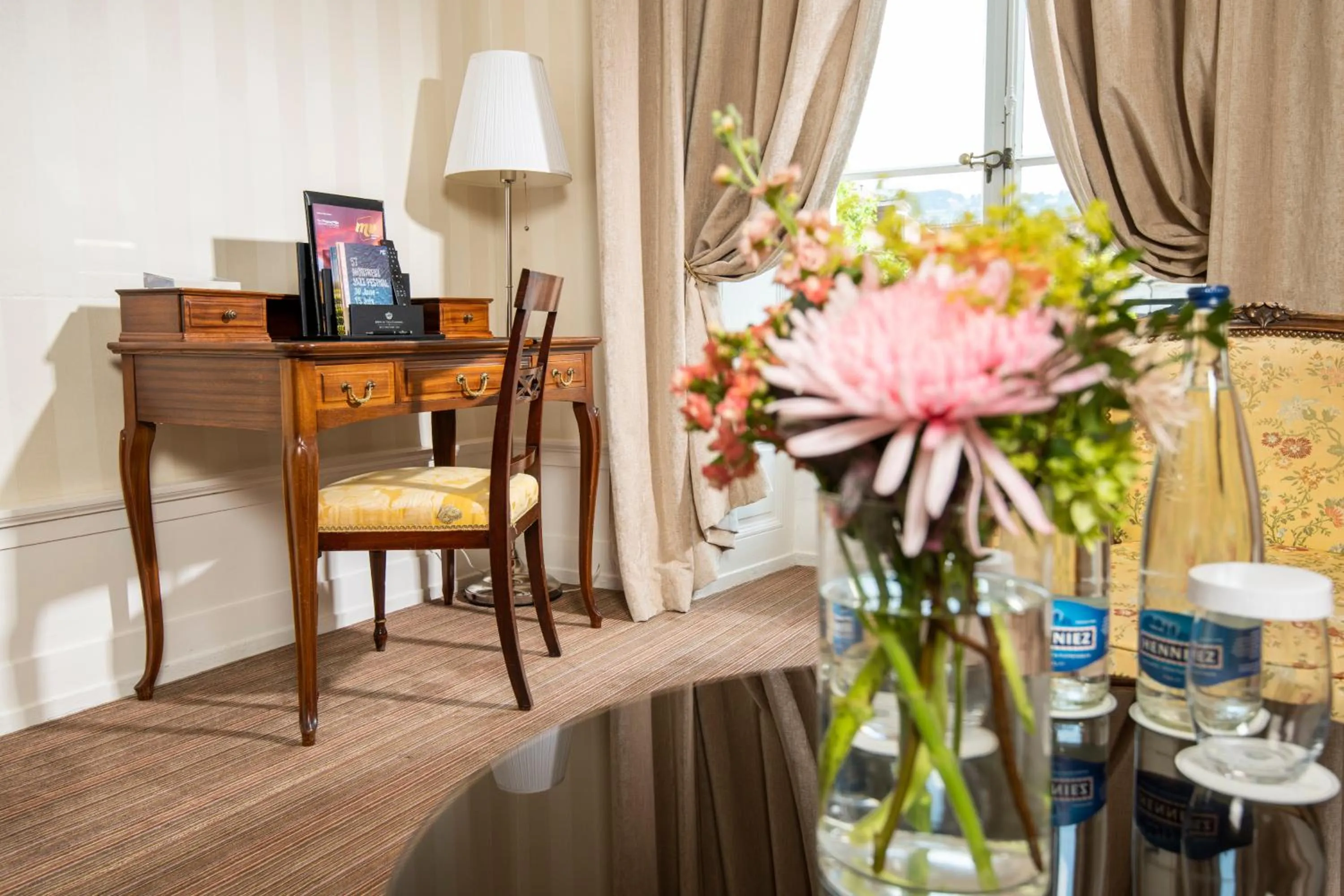 Bedroom in Hôtel Des Trois Couronnes & Spa - The Leading Hotels of the World