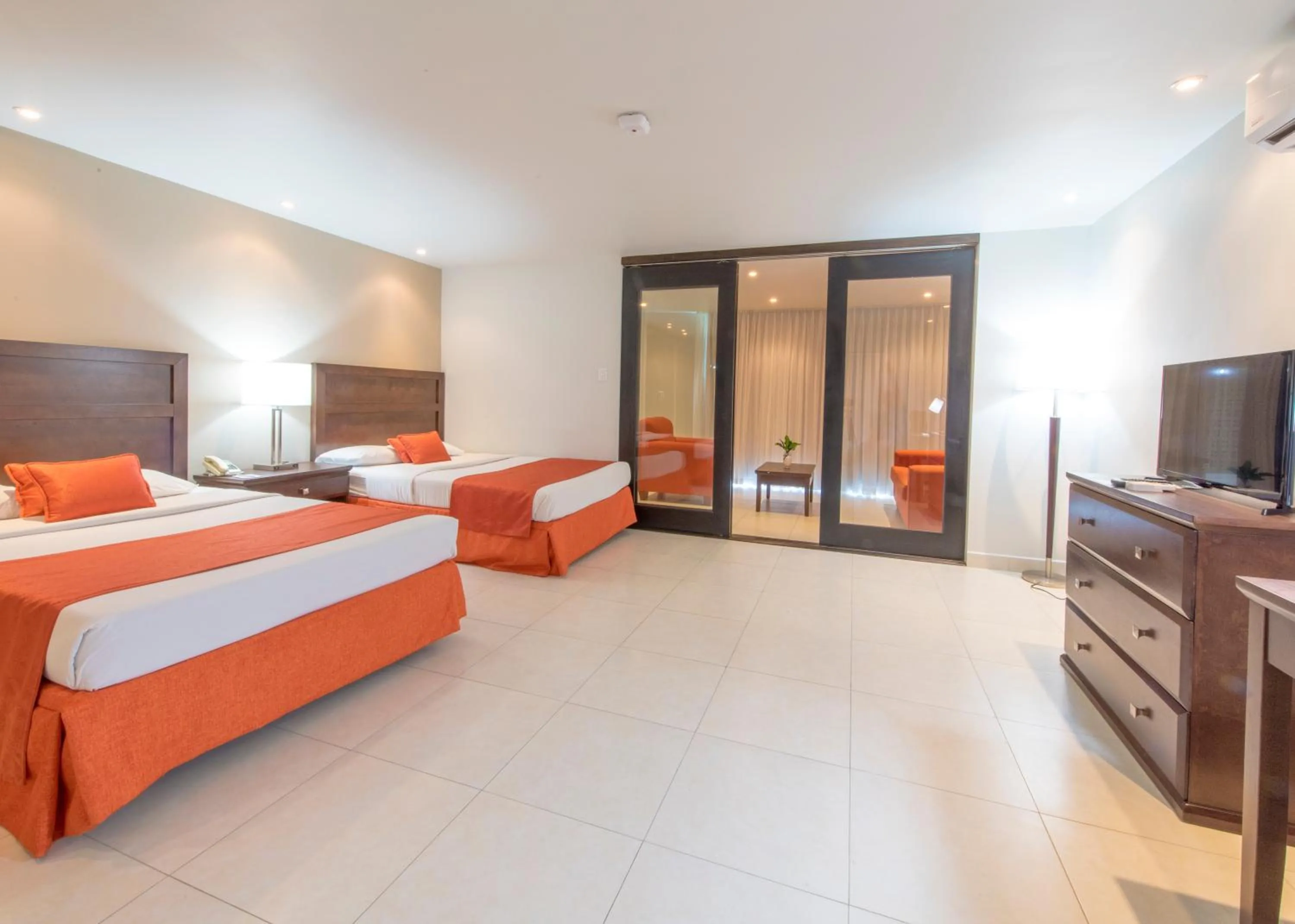 Bedroom, Bed in Mount Irvine Bay Resort