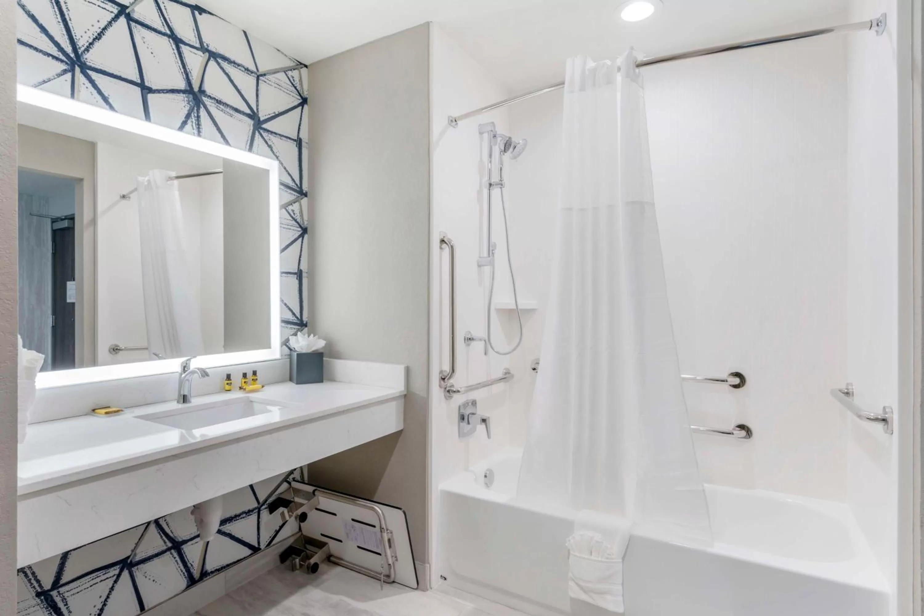 Bathroom in Best Western Plus Winter Haven Inn & Suites