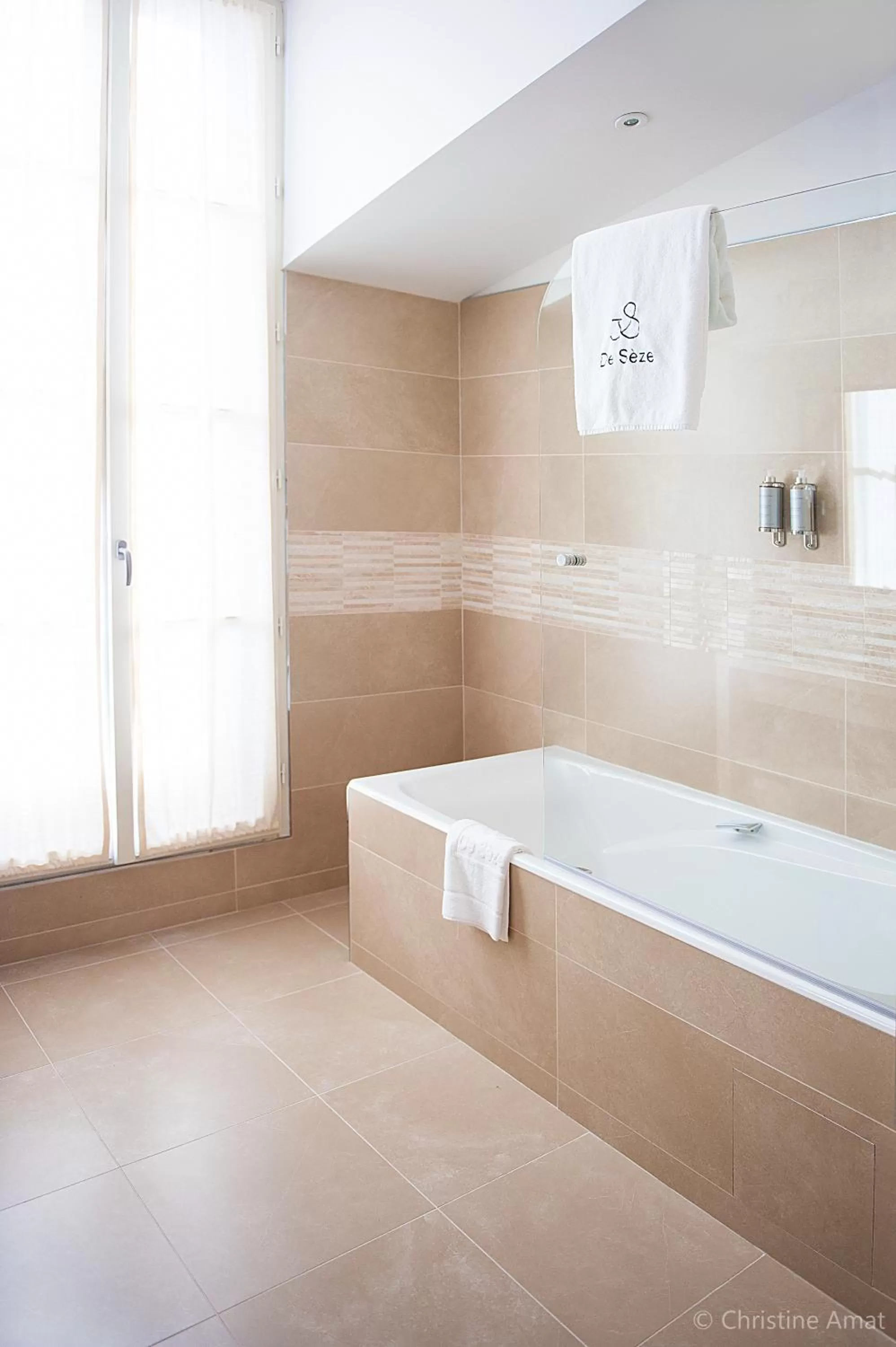 Bathroom in Hôtel de Sèze & Spa Bordeaux Centre